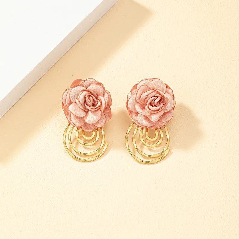 Ins Cold Wind Camellia Earrings Female French Retro Gentle Fairy Earrings Studs Circle Earrings Wholesale Wholesale