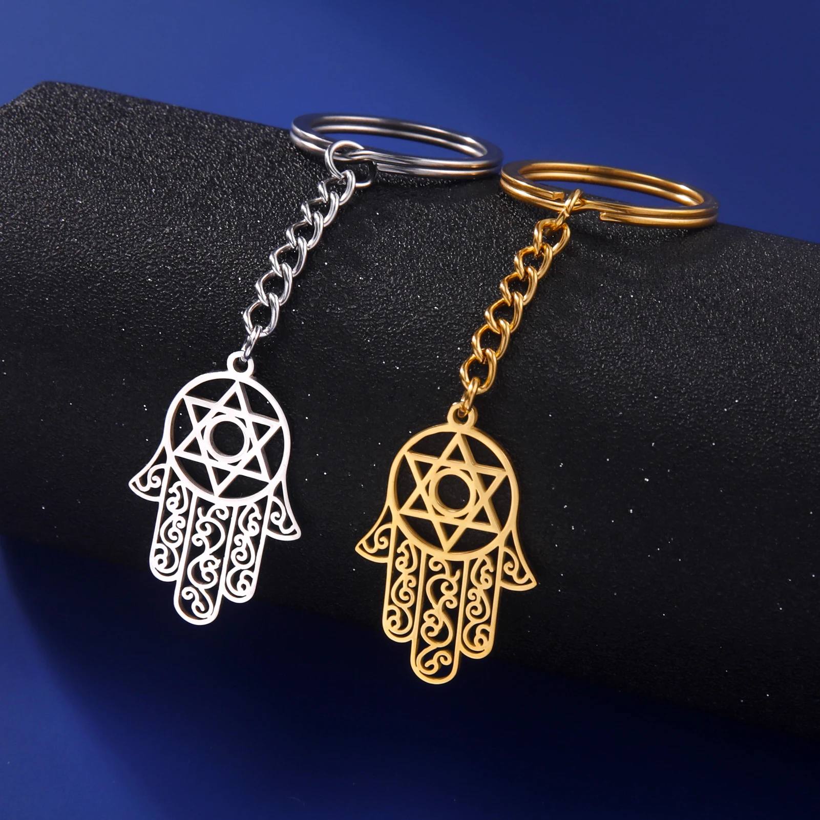 Skyrim Hamsa Keychain Stainless Steel Bag Key Charm Gothic Gift Women and Men Wholesale Gift New Style 2024