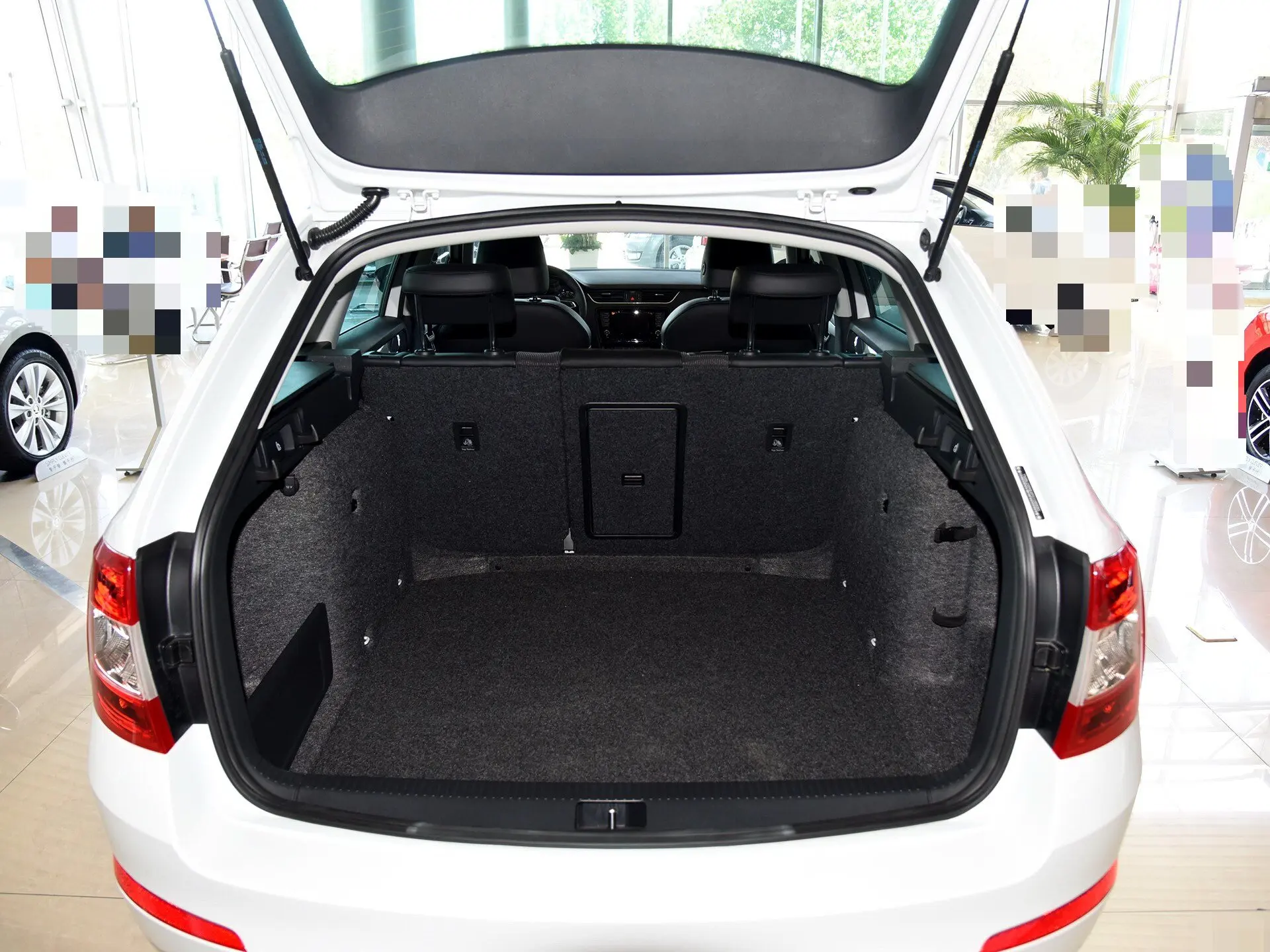 

Газовые упоры с пружиной для Skoda Octavia RS/VRS Combi Estate Mk3 5E5/E6 2012-2020 без электропривода, для задней двери багажника