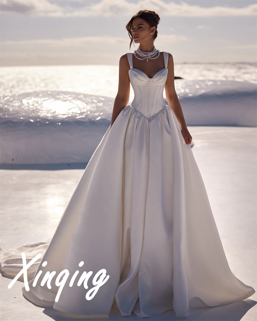 Abiti da sposa classici personalizzati in raso per donna Abiti da sposa senza spalline con lacci sul retro Abiti da sposa con perle affascinanti