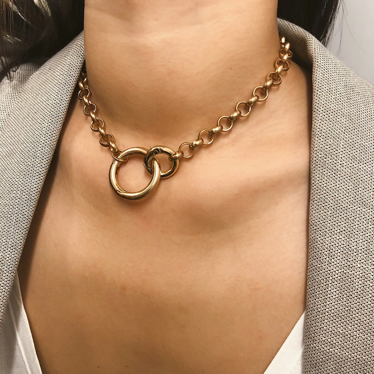 Collier clavicule avec pendentif circulaire ajouré Simple pour femmes, couleur or, métal, mode fille, breloque, bijoux cadeau, 2023