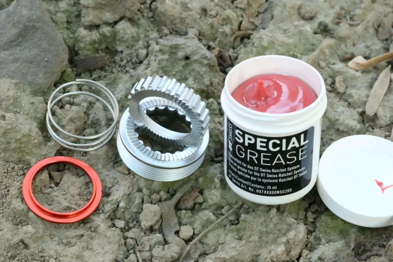 DT Swiss Service / Upgrade Kit for Ratchet EXP hubs 54 teeth: 2 star ratchets, 1 springs and grease