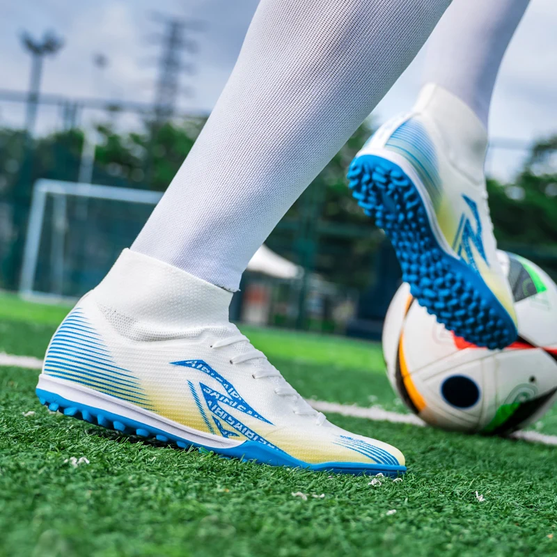 

High-end boutique high-top football shoes, unisex style, available with long or short studs (TF and FG), available in 4 colors.