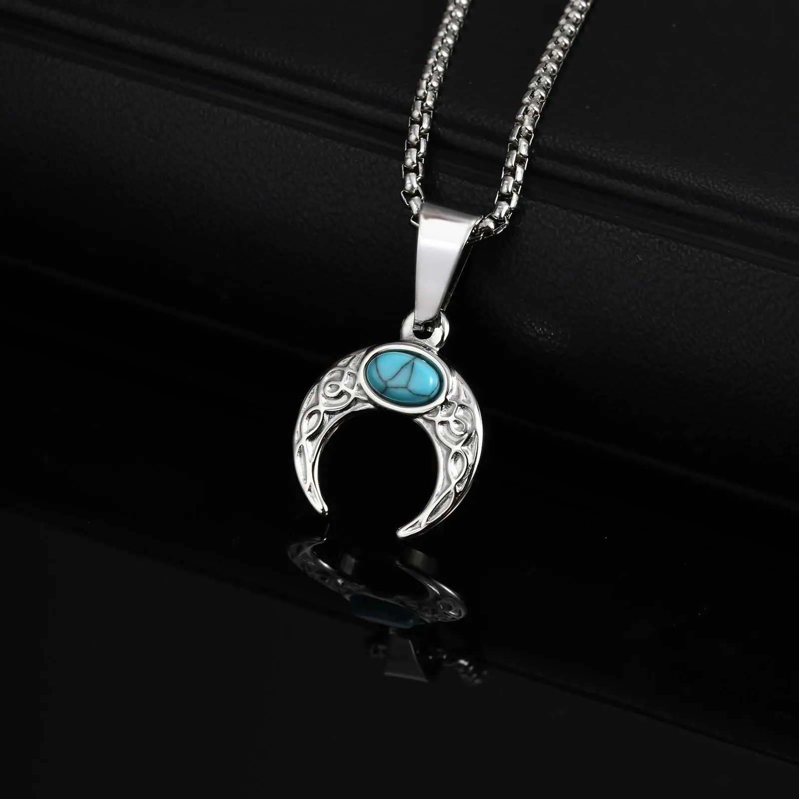 

Vintage Green Natural Stone Necklace for Men Boys, Stainless Steel Moon Pendant Necklace, New Fashion Jewelry Gift