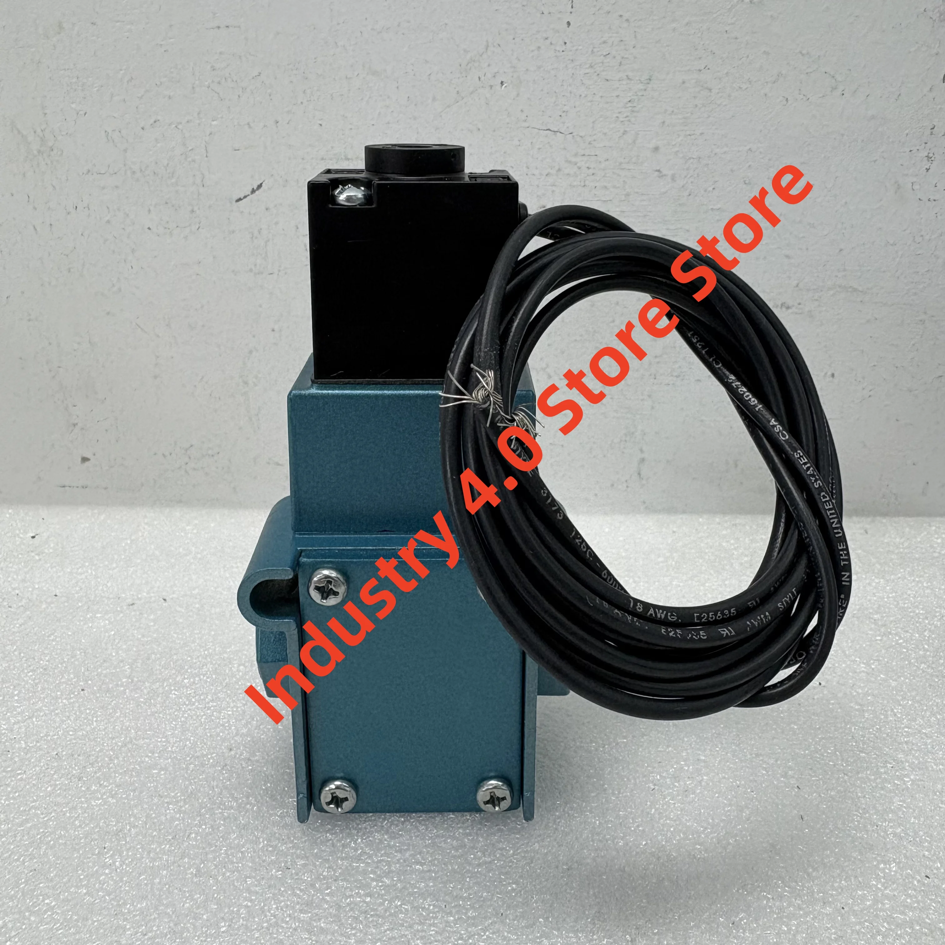 상자에 새 제품 55B-11-PI-421BAAD 55B-12-PI-421BAAD 전자 자기 밸브
