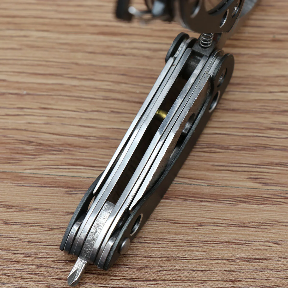 

Bottle Opening Knife Multifunction Fold Outdoor Pliers Hand Tools Repair Pocket Fishing Survival Sturdy Lightweight Camping