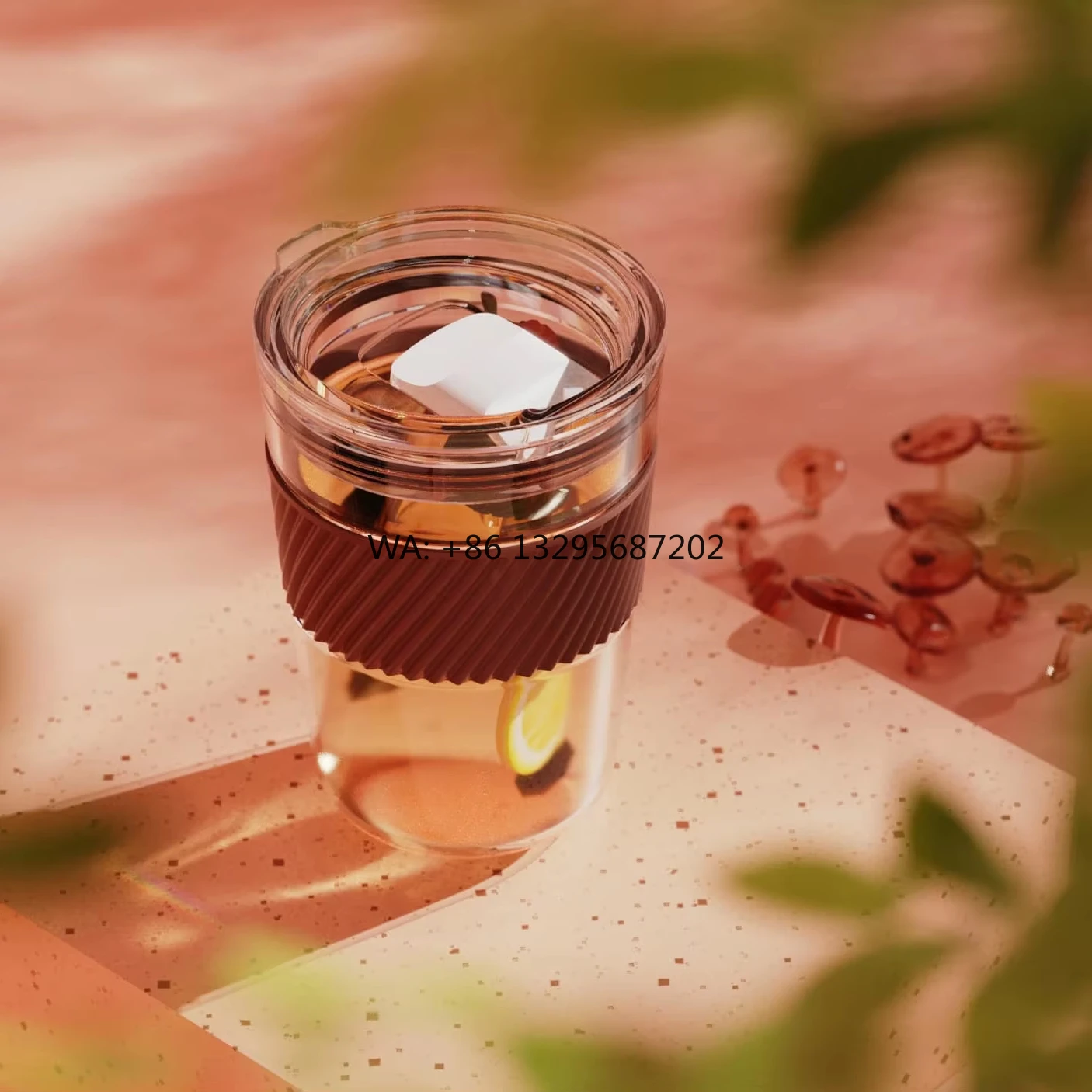 

Легкая чашка для напитков на заказ, дорожное стекло из пирекса, портативный современный стиль, устойчивый силиконовый чехол, изолированный горячий и крутой стакан