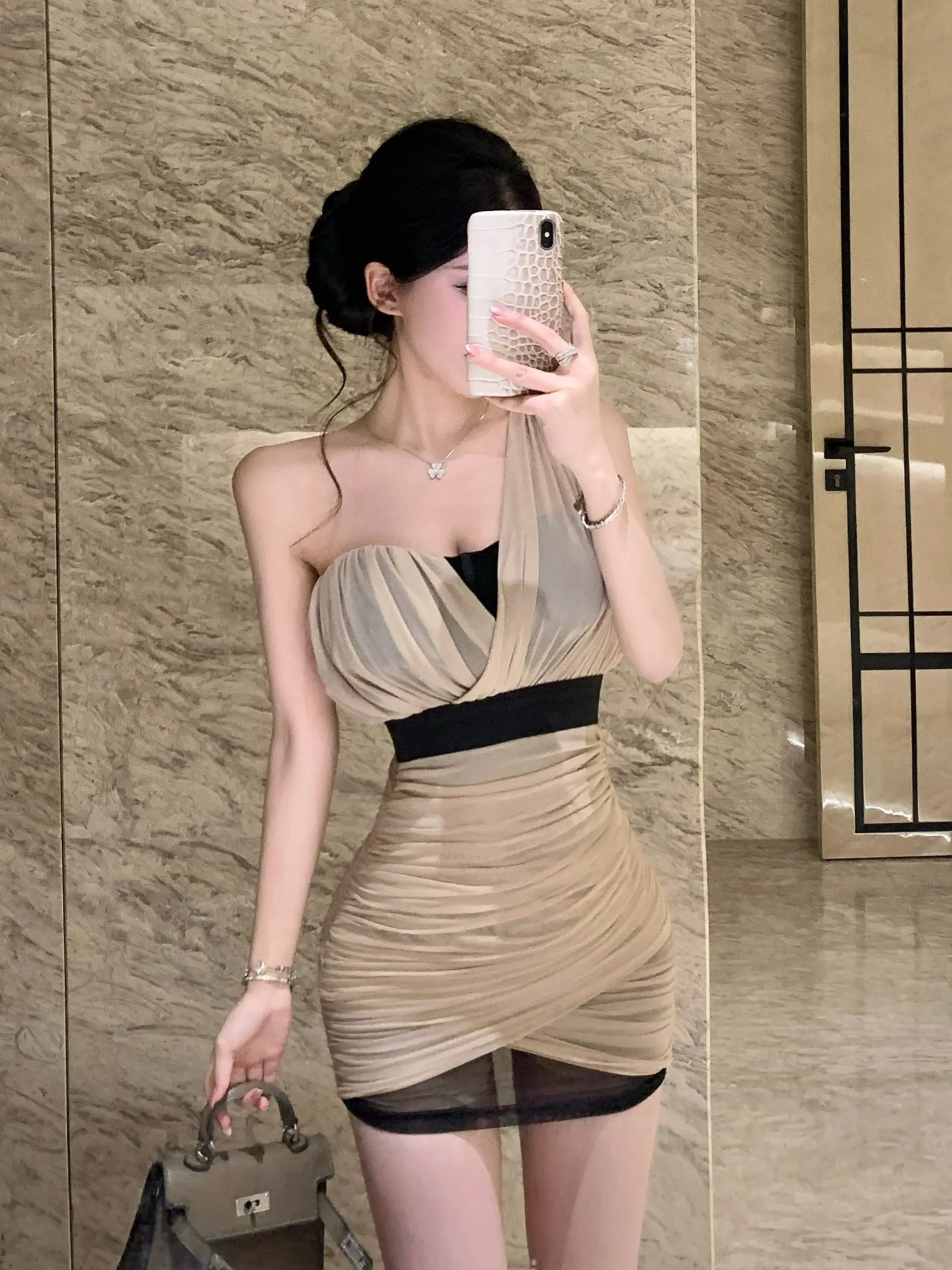 

Kaki Color Sexy Single Shoulder Bridesmaid Dress Women's High Waist Slim Fit Short Skirt High Fashion Sensual Pure Desire Style