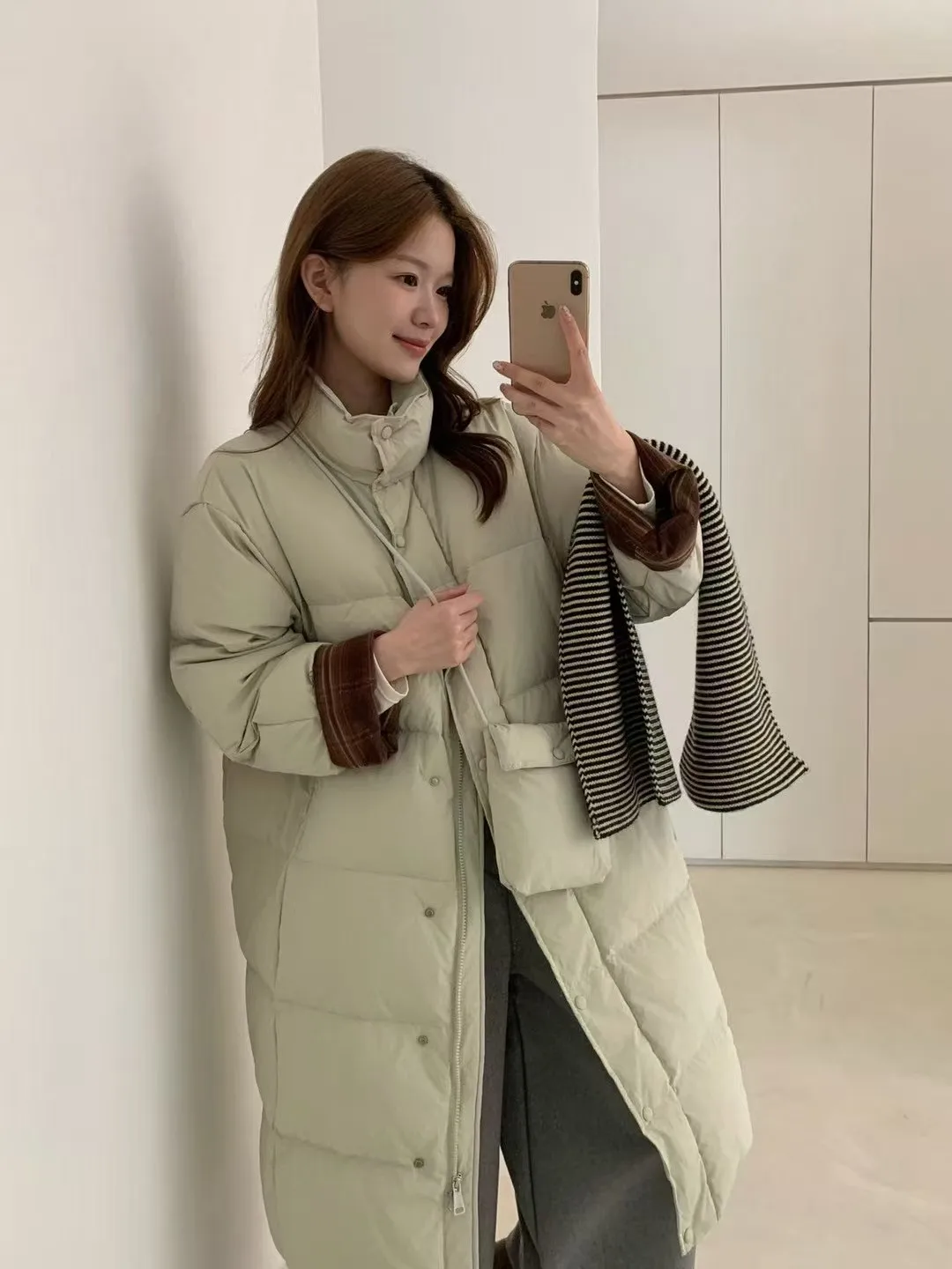 XF2356 الخريف/الشتاء 25 الملابس النسائية الجديدة النسخة الكورية الوجه كم الوقوف طوق طويل فوق الركبة بطة بيضاء أسفل سترة #4