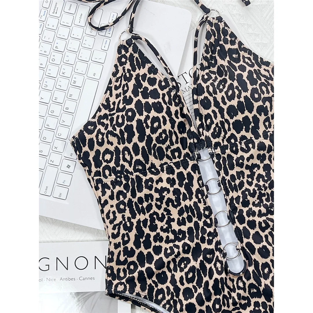 Leopard-Metallringe, Neckholder, ausgeschnittener Monokini, Damen-Badeanzug, einteiliger Badeanzug, Damen-Badeanzug mit hohem Beinausschnitt, Badebekleidung, Badeanzug, V3752 – Detail 12