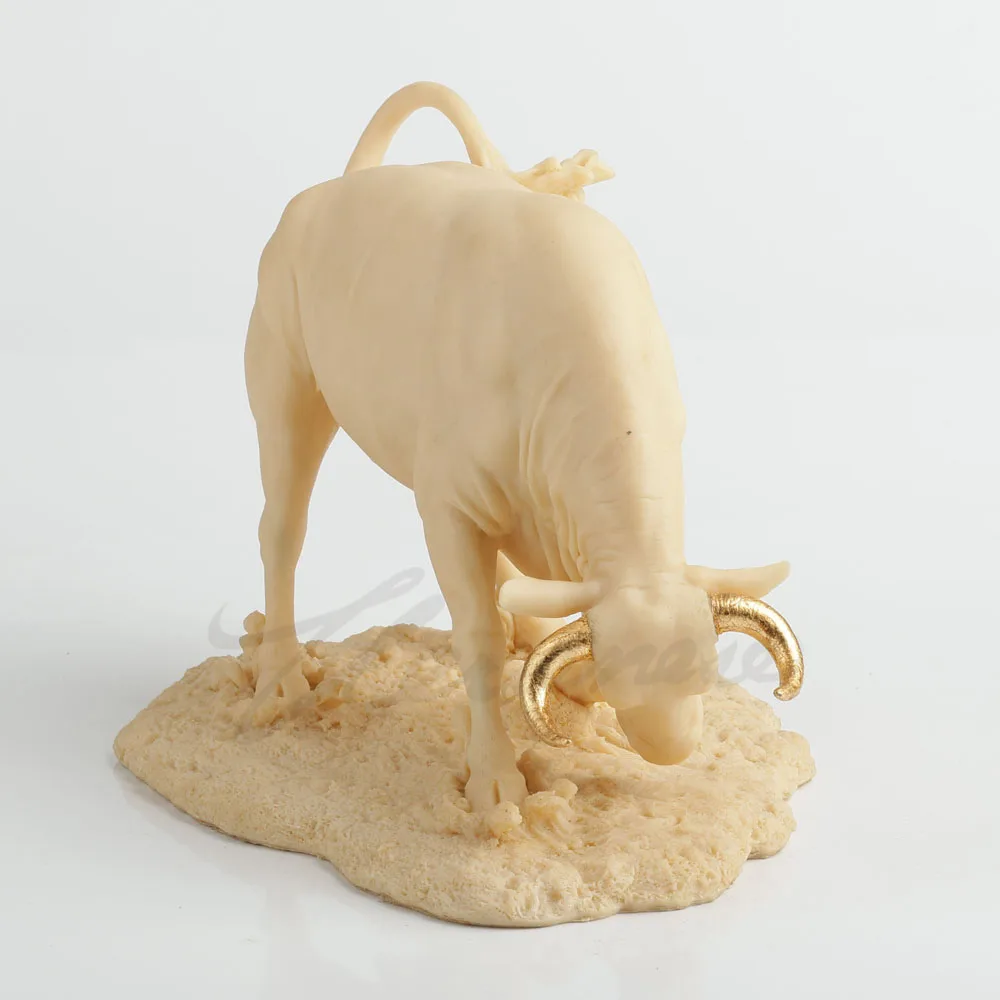 Charging Bull Statue White Resin Bull Figurine with Golden Horns Fighting Bull Sculpture Desktop Ornament Office Art Decoration