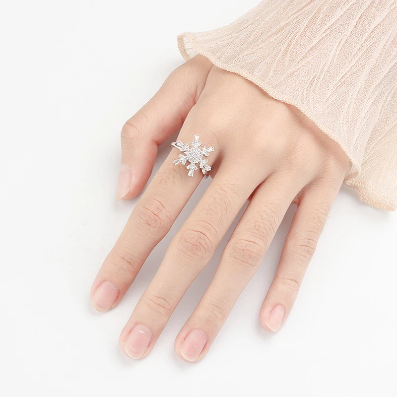 Fashion Interesting Rotatable Snowflake Rings For Women Shiny Micro Crystal Paved Relaxing Open Ring Jewelry Snow Festival Gifts