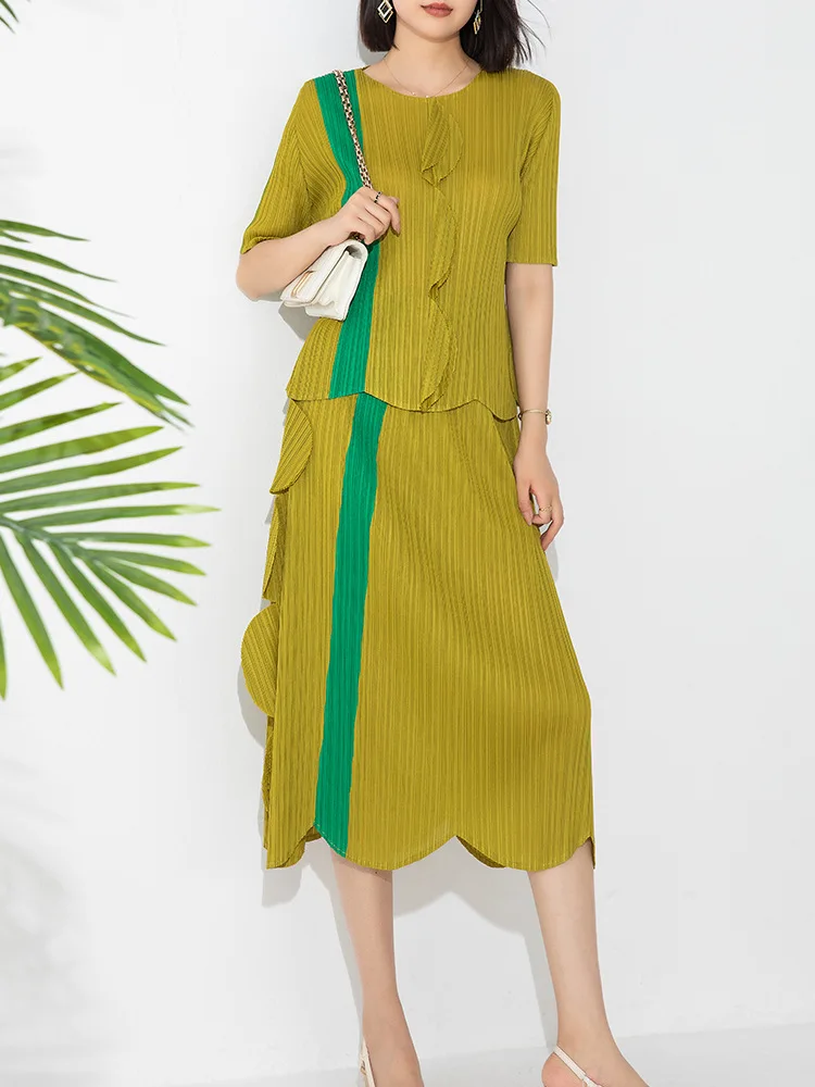 Pleated women's  fashionable and casual two-piece new wooden ear edge contrasting color loose oversized skirt set [20230331]