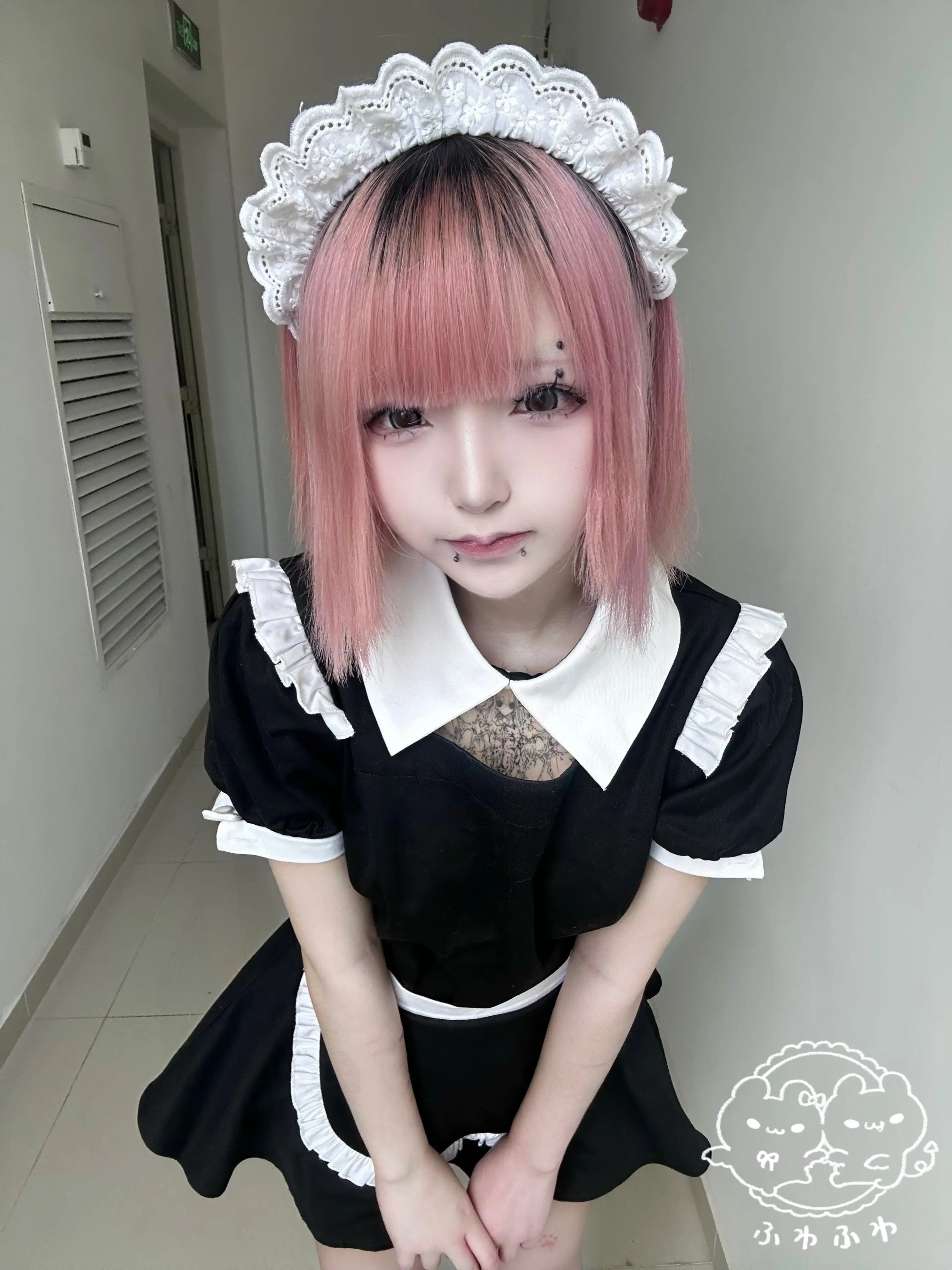 Lolita Black and White Maid Outfit with Bubble Sleeves Short Sleeves Waist Cinching Pleated Short Skirt Cute Two-piece Set view 3