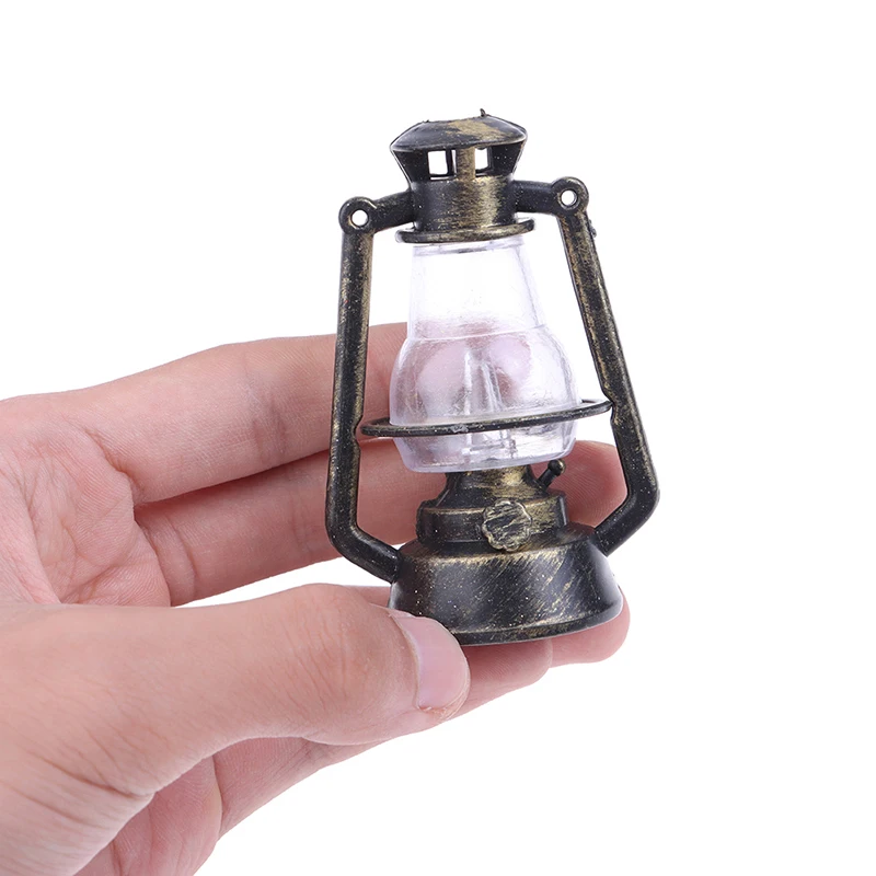 1Pc miniaturowe Retro świecące lampy naftowe Model w/bateria ściana światło oświetlenie LED dekoracja mebli dom dla lalek Living Scene Decor
