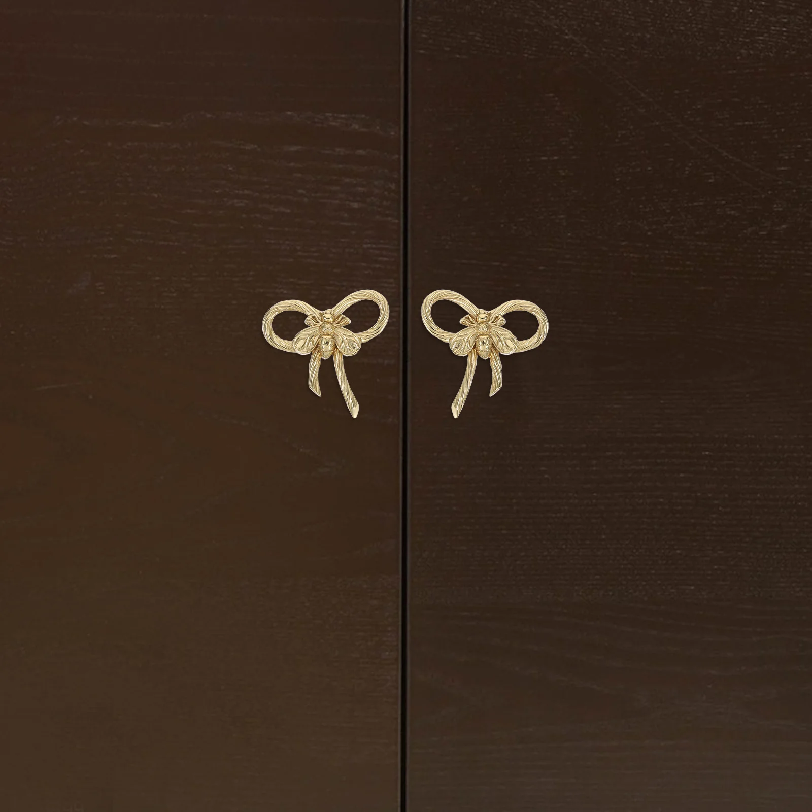 

Brass Single-Hole Bow Drawer Handle Elegant Cabinet Pull for Wardrobes Dressers Storage Cabinets Vintage Style Hardware