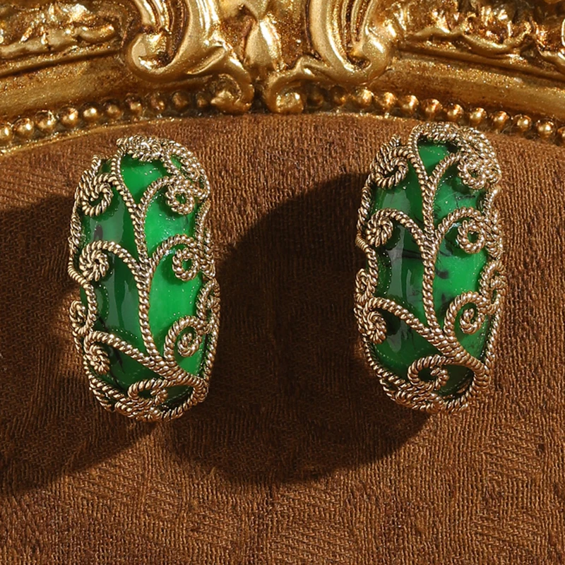 

Vintage Palace Flower Green Earrings Glazed Natural Stone Woman Antique Gold Color Christmas Luxury Quality Jewelry New 2025