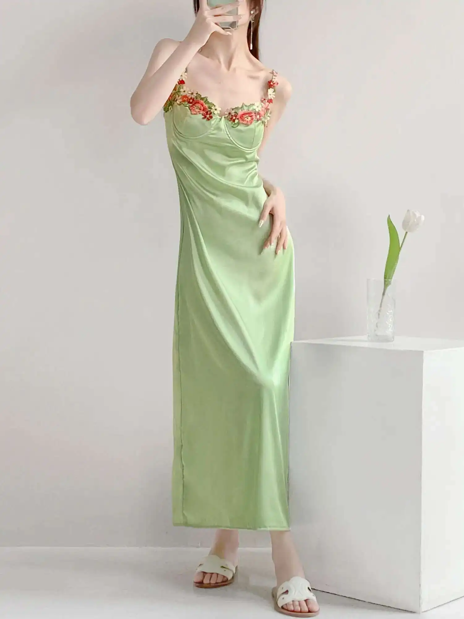 Stile piccante ragazza americana fiore verde ricamato fionda colletto basso abito donna estate dopamina vita alta abito lungo sottile 1X6P