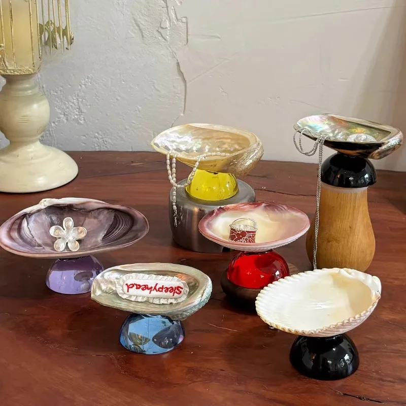 Plateau créatif en coquillages naturels avec base en verre coloré, plateau à bijoux, assiette à dessert et à fruits, plat à collation exquis en coquillages, décoration d'intérieur