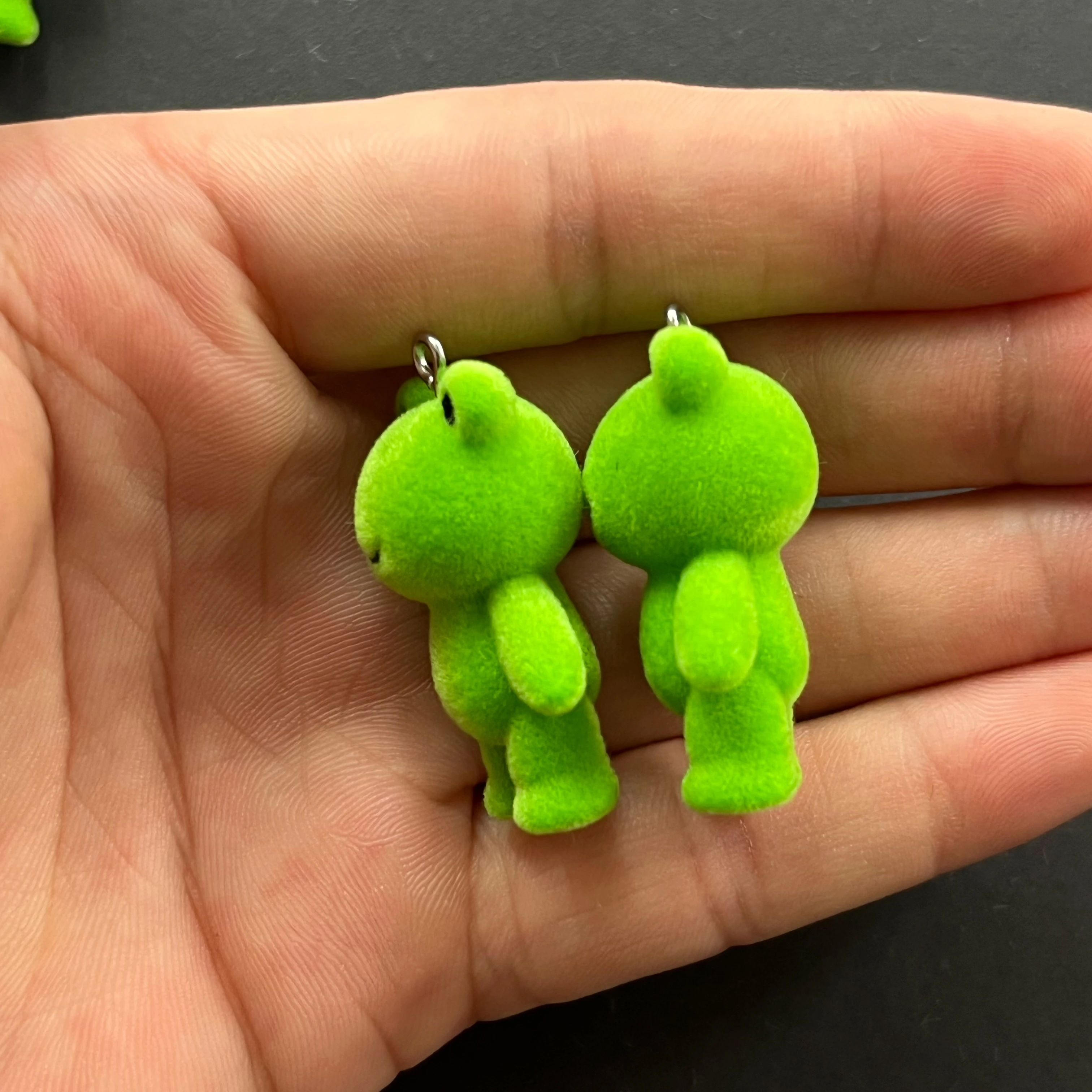 Breloques animaux en résine de flocage 3D mignons, porte-clés de poupées miniatures de grenouille de dessin animé, pendentif de collier, artisanat de bricolage, fabrication de bijoux, 30 pièces