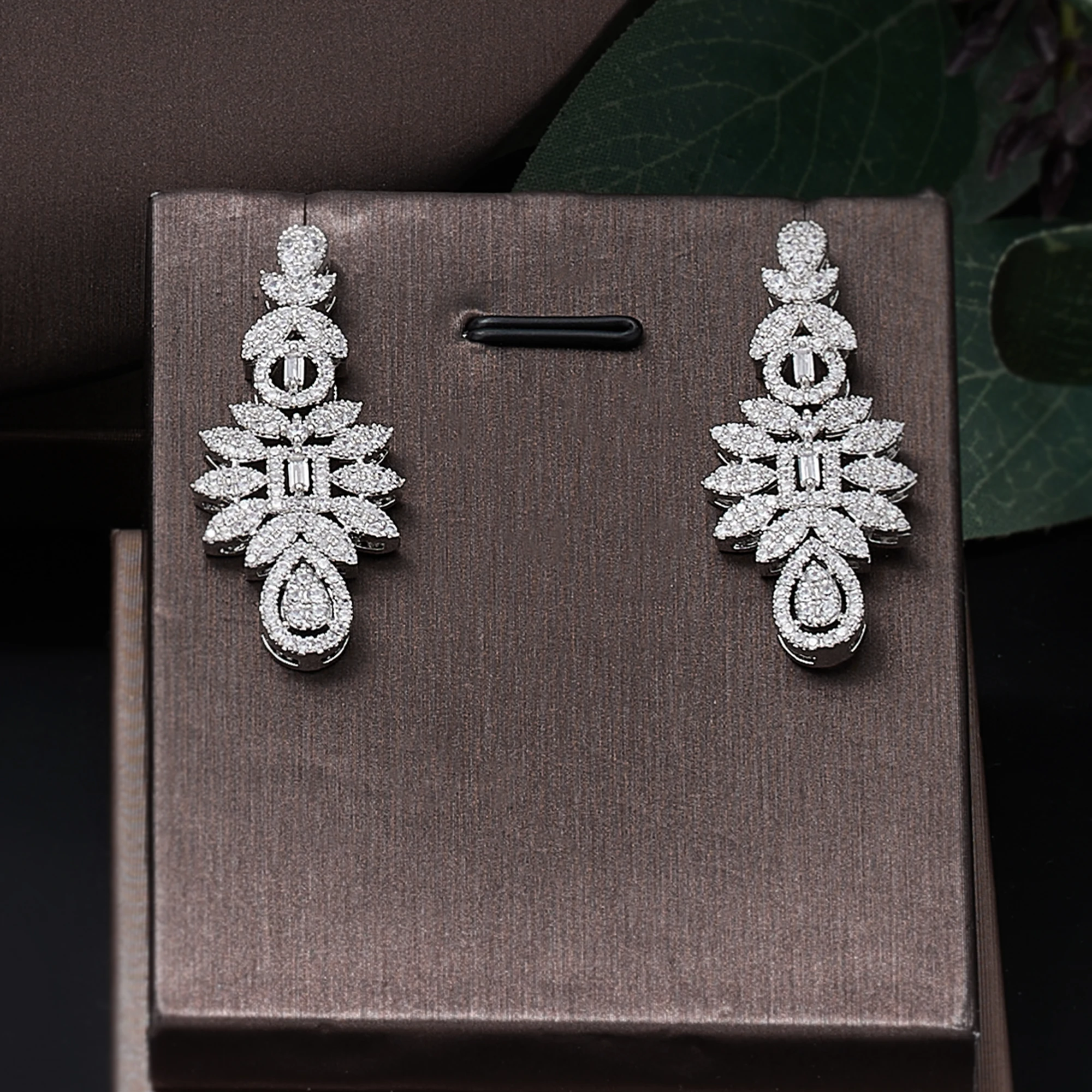 

Дубайский свадебный комплект ювелирных изделий, белый цирконий, комплект из 4 предметов, ожерелье, серьги для невесты, аксессуары для свадебной вечеринки