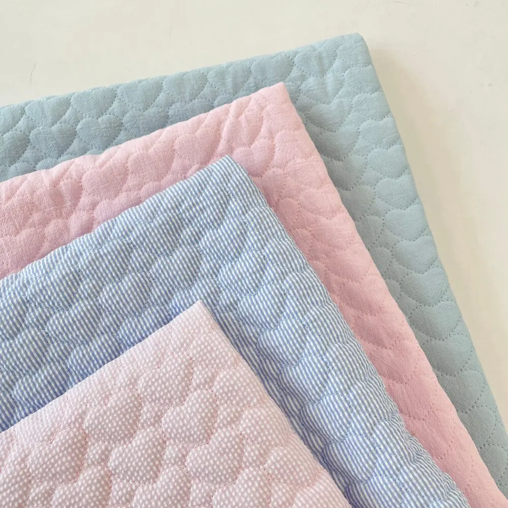 137x50cm Neuer Stil Ins Knitterstoff Liebe Gesteppter Baumwollstoff Verdickter Stoff für Kleidung Kissen Tischdecke DIY – Detail 1