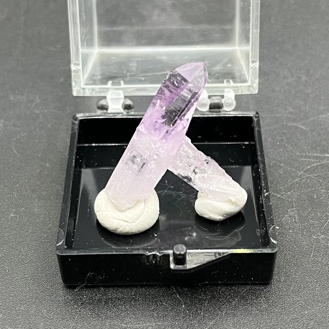 

100% Natural Rare Mexican Cruz Double-Headed Crystal Amethyst Mineral Specimen Quartz Crystal Cluster Ornament Box Size 3.5 cm