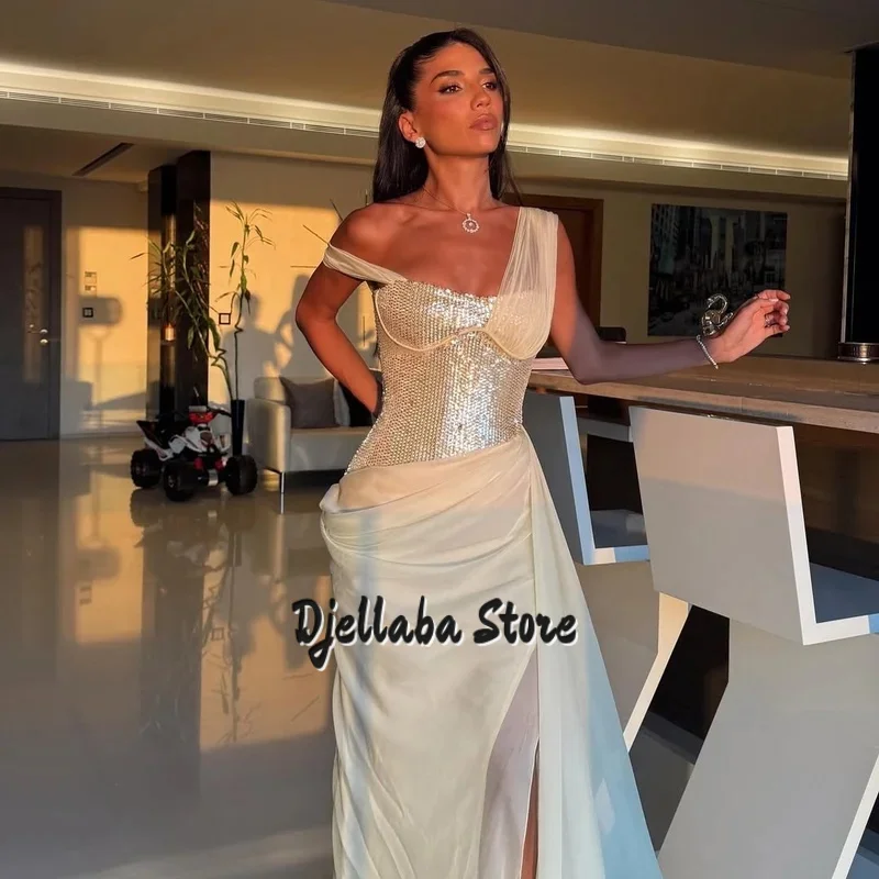 فستان حفلة موسيقية بكتف واحد مزين بالترتر الأصفر مخصص بفتحة جانبية بدون حمالات من قماش التفتا على شكل حرف a للسهرات الرسمية