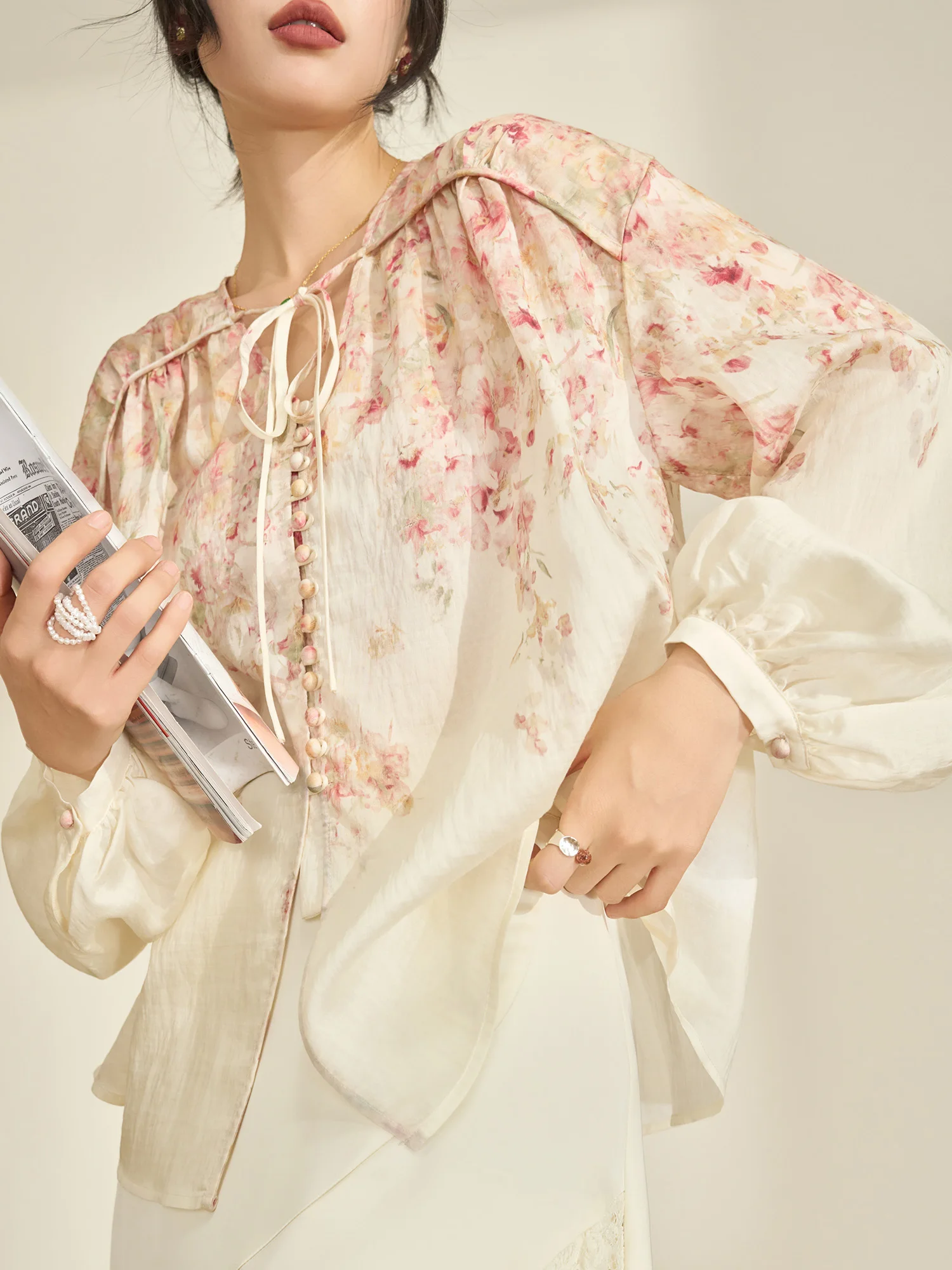 

Flowing Era Women's Loose Fit Rose Embroidery Bell Sve irt Spring 2026 round Ne Pullover Polyester Fiber Blouse