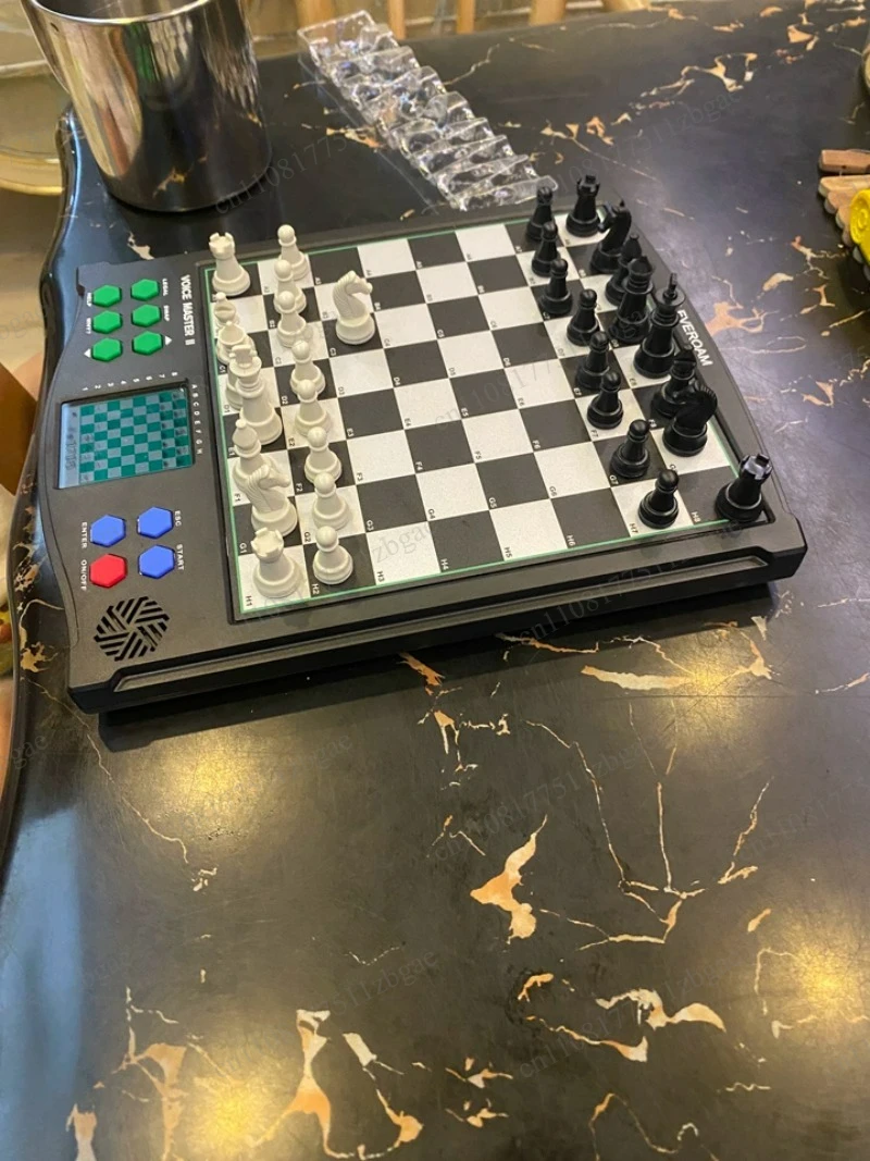 Electronic Chess Board for Beginners, Talking Self‑Teaching Game with Magnetic Chess Pieces, English & German Language Support
