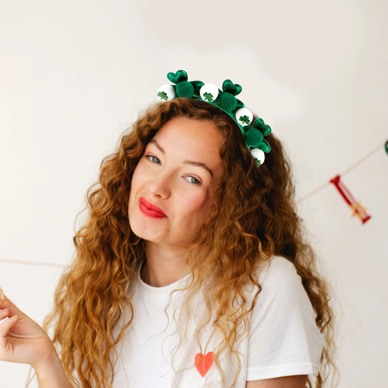 

Shamrock Headband Pompom Balls Holiday Hair Ornament St Patricks Day Accessories Party Headwear Women Teens St Patrick's Day