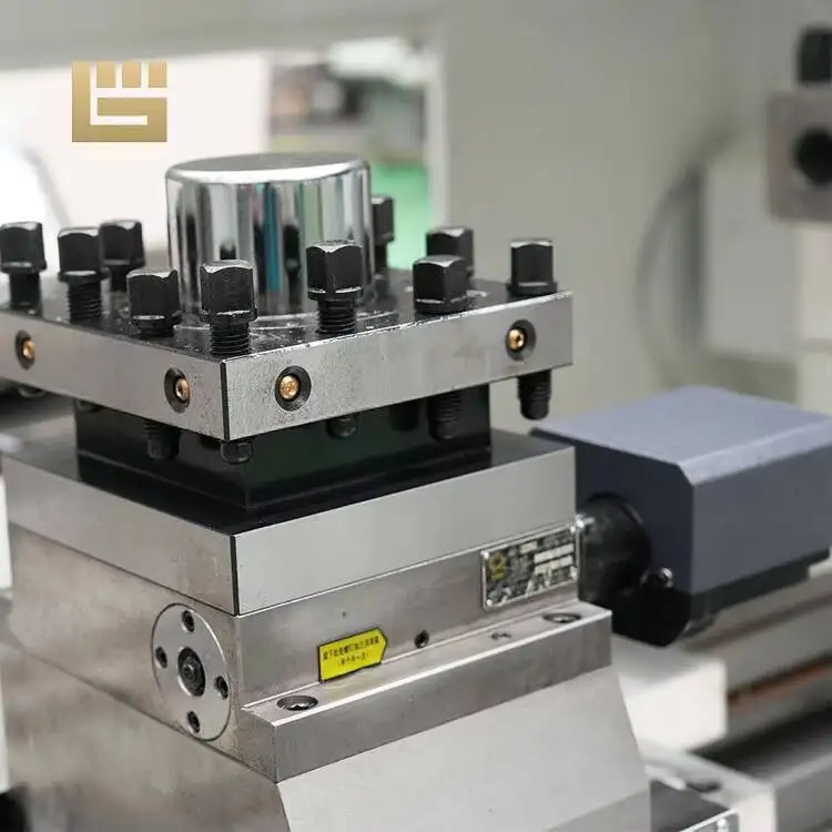 Ck6140 Ck6150 آلة أفقية للتحكم في المعادن Fanuc Gsk Siemens سرير مسطح مخرطة CNC