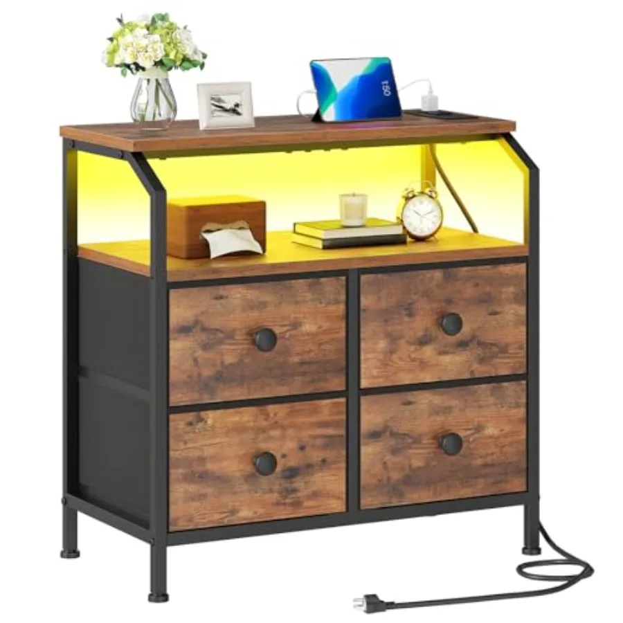 

Прикроватная тумба с зарядной станцией и светодиодной подсветкой, 4 выдвижных ящика из нетканого материала, 2 открытые полки, цвет рустик-коричневый и черный