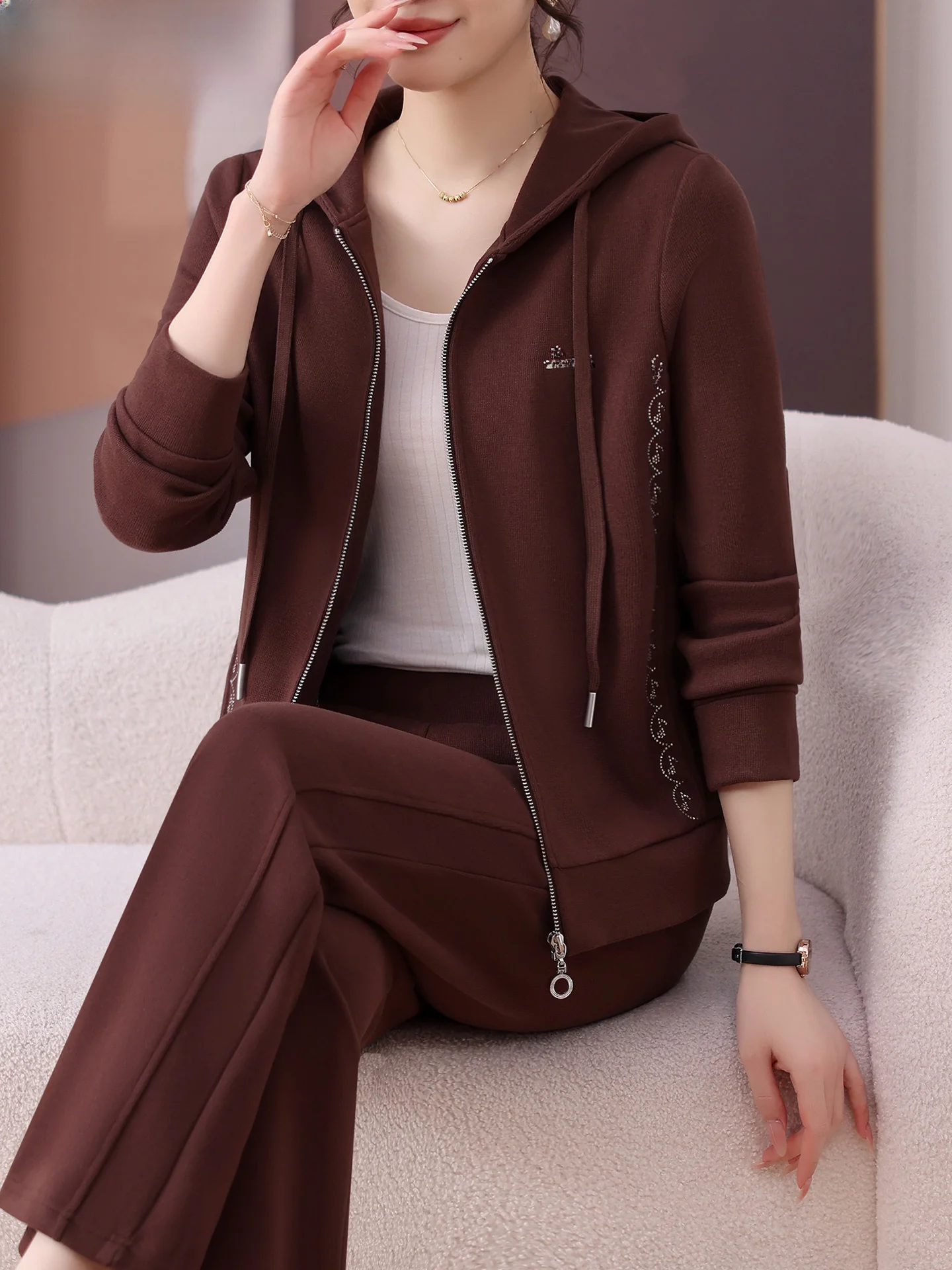 

Модный спортивный костюм-двойка для женщин старше 50 лет: весенне-осенняя толстовка и куртка свободного кроя из смесового полиэстера в корейском стиле