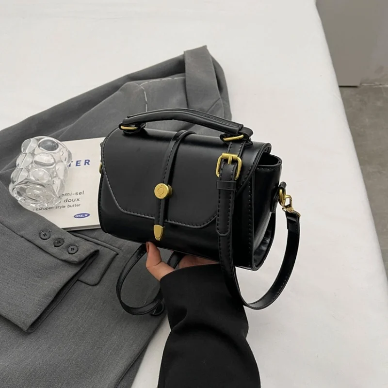 

2025 Niche Light Luxury Convertible Retro Bag - French Temperament Portable Women's Shoulder Messenger Bag