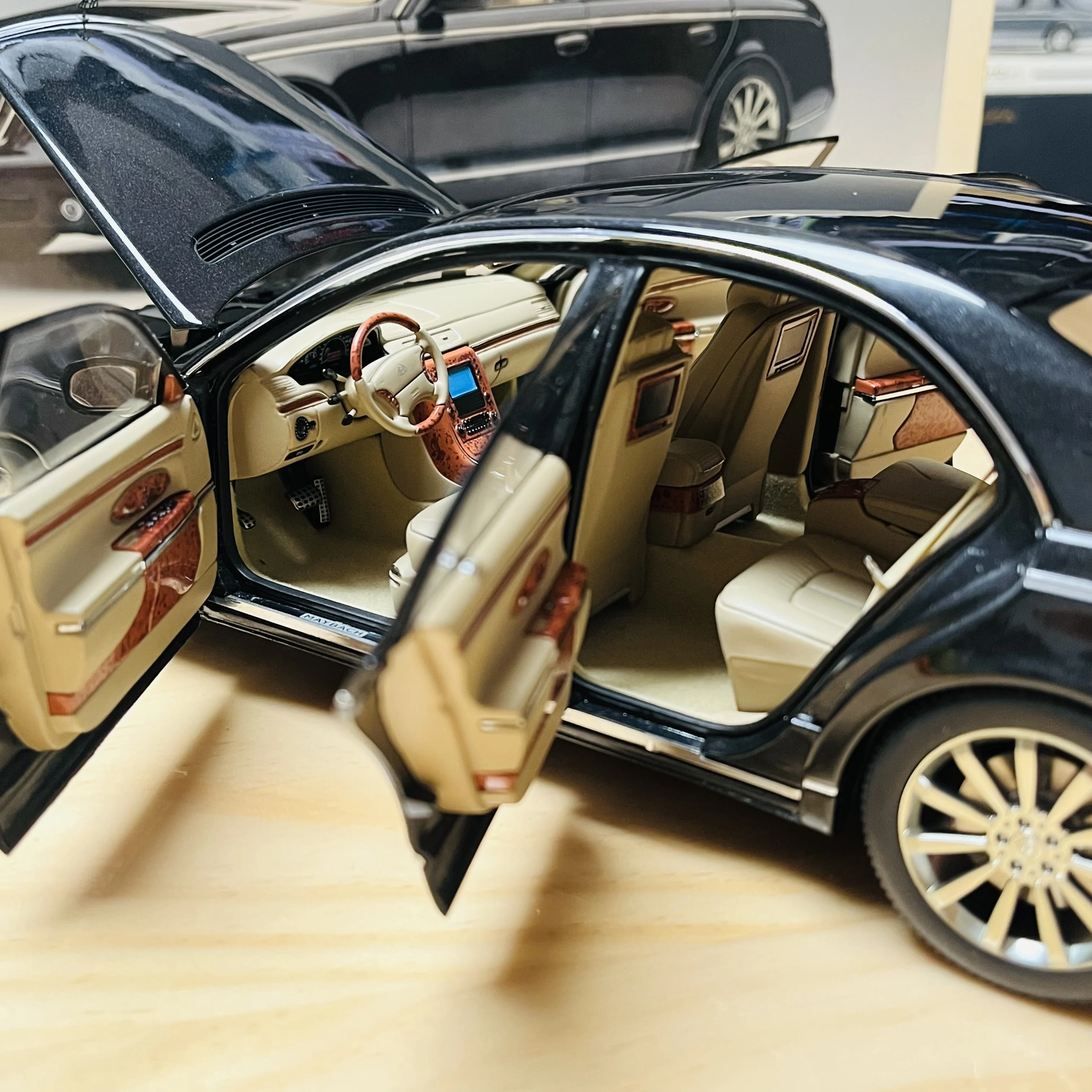 Autoart 1:18 Mayba 57S Black Simulation Limited Edition All Open Alloy Metal Static Car Model Toy Gift