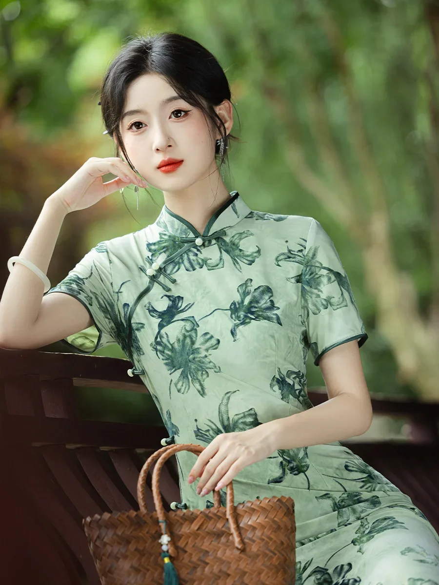 

Длинное однослойное плюшевое платье Cheongsam с принтом зеленой лилии и цветочным принтом, 2024, новое платье Cheongsam Qipao в стиле ретро Китайской Республики