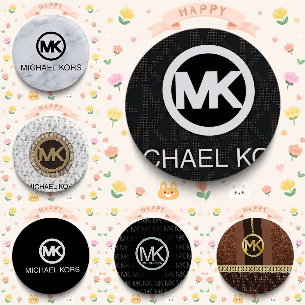 Broches de Moda Michael Kors de Lujo, Redondos de 25, 32, 44, 58 y 75 mm, para Cosplay, Decoración de Bolsos, Regalos para Fans, Coleccionistas y Amigos, Souvenir