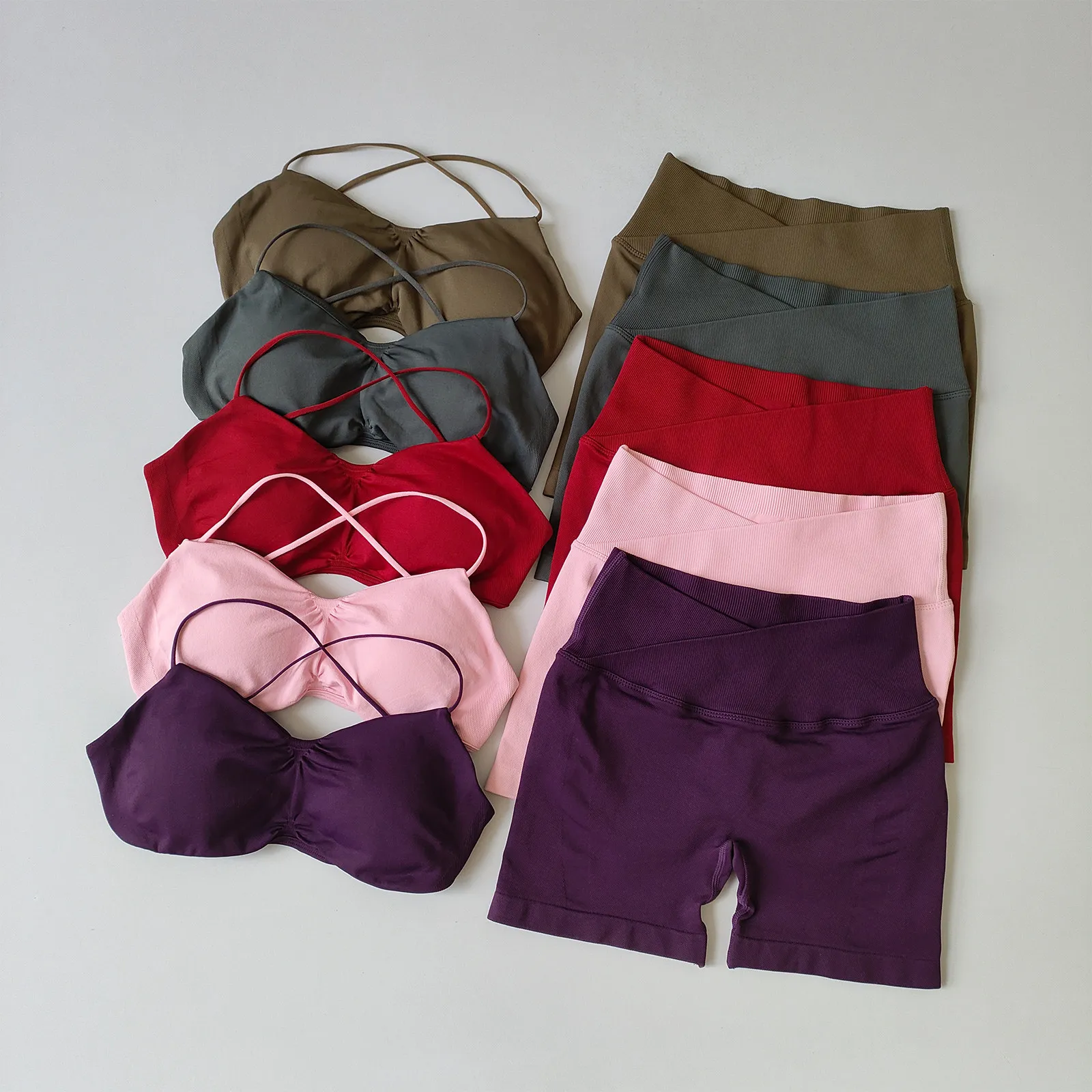 Sommerliches Nahtloses Sportset für Damen: Fitness-Yoga-Anzug mit Po-Lifting-Effekt, Hochgeschnittene Shorts, Pilates-BHs und Unterwäsche-Kombination – Detail 2