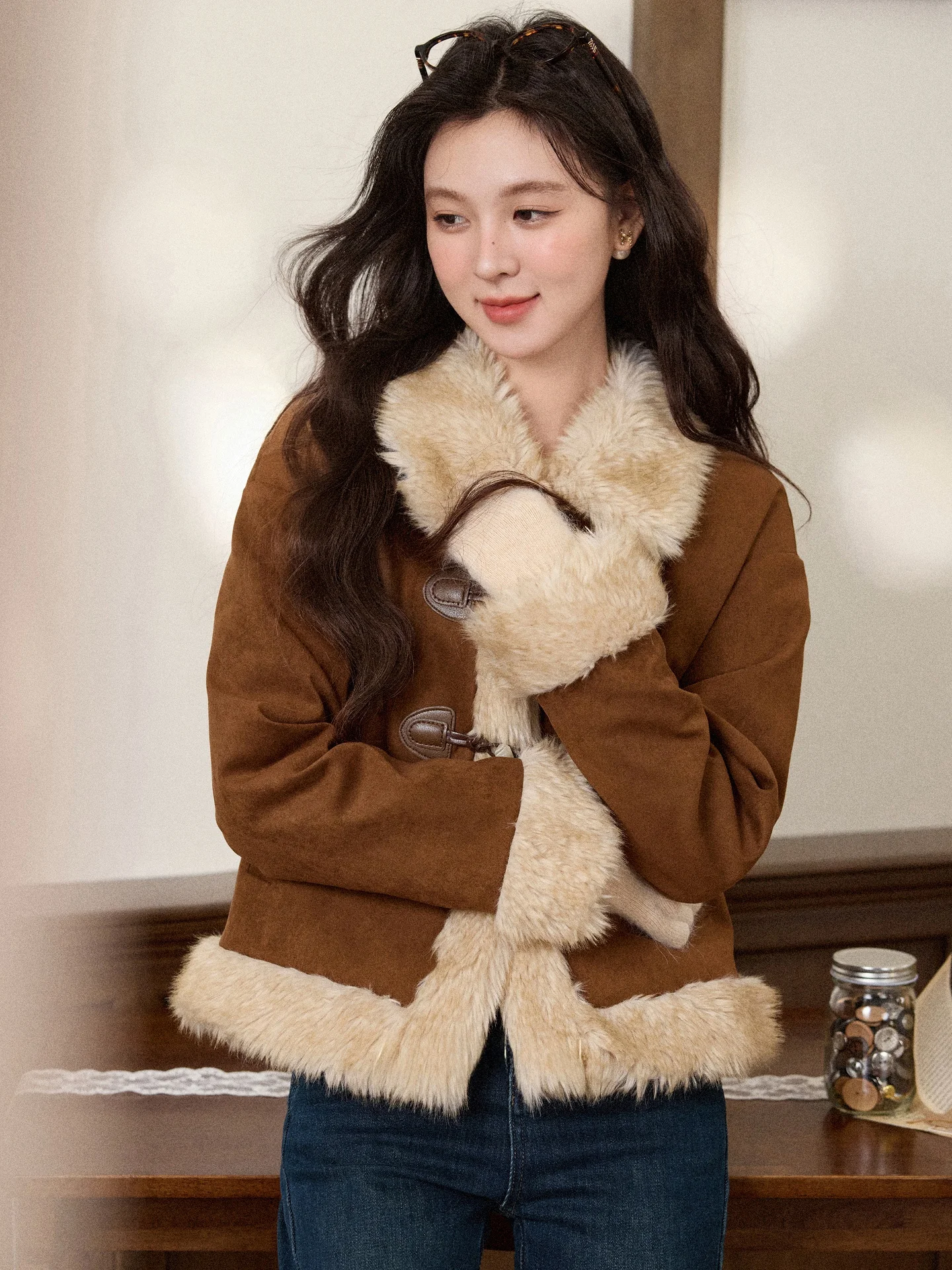 

Женское свободное пальто South Deer из искусственного меха и кожи, цвет карамель, утепленное, уникальный дизайн, осенне-зимняя верхняя одежда