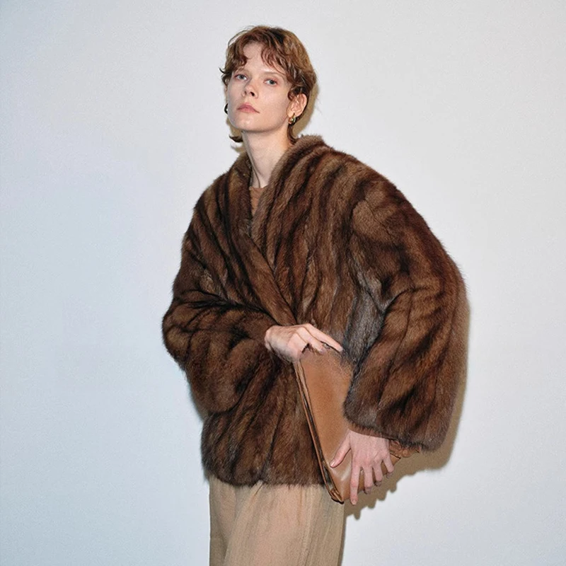 Ftangaiur Winter Damen Russian Sable Gypsophila Nerzmantel V-Ausschnitt Maßgeschneiderte Damen Luxus Medium Real Nerz Pelzmäntel