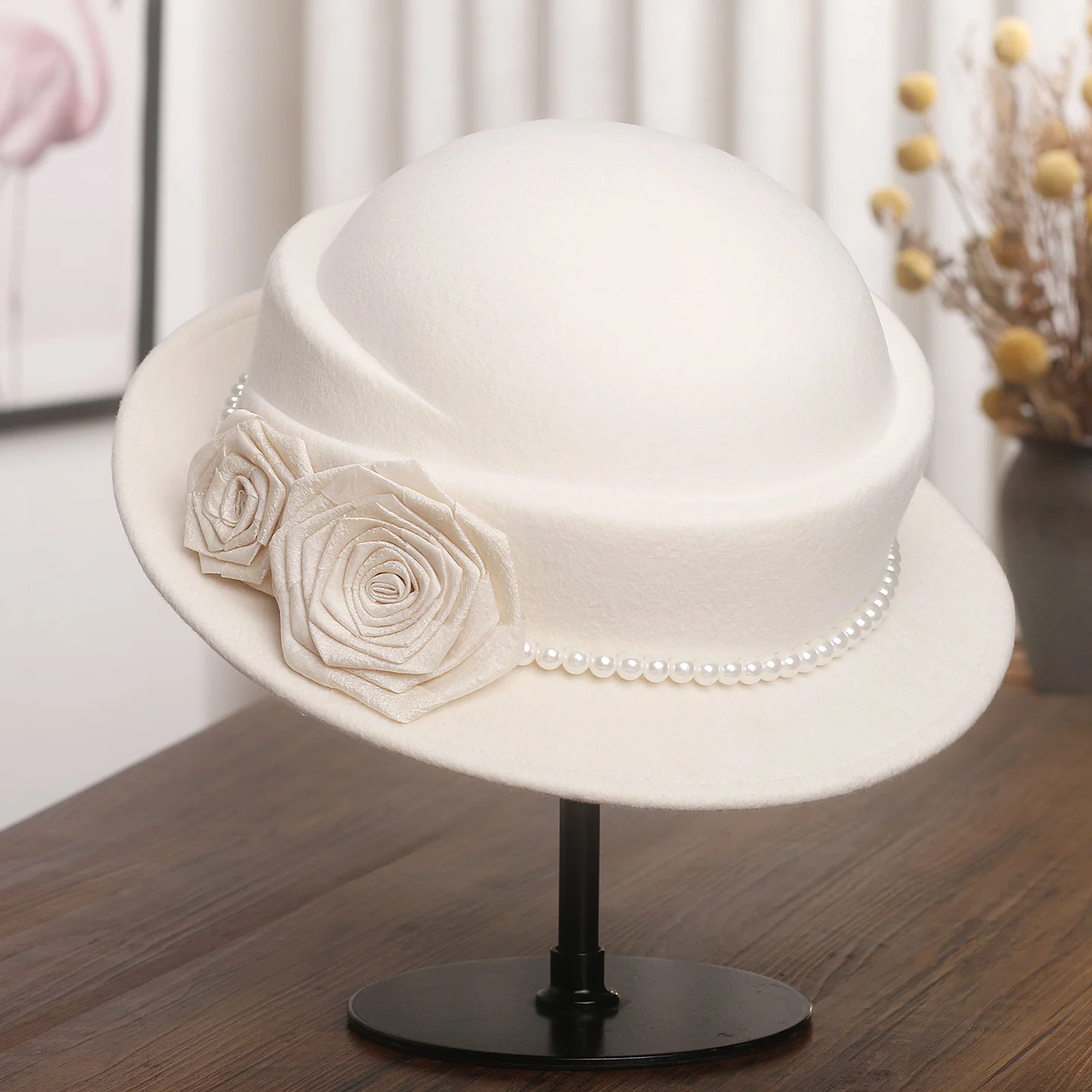 

Шерстяная рыбацкая шапка во французском стиле Хепберн с жемчужным цветком, женская осенне-зимняя теплая шапка-тазик, топпер, шапка