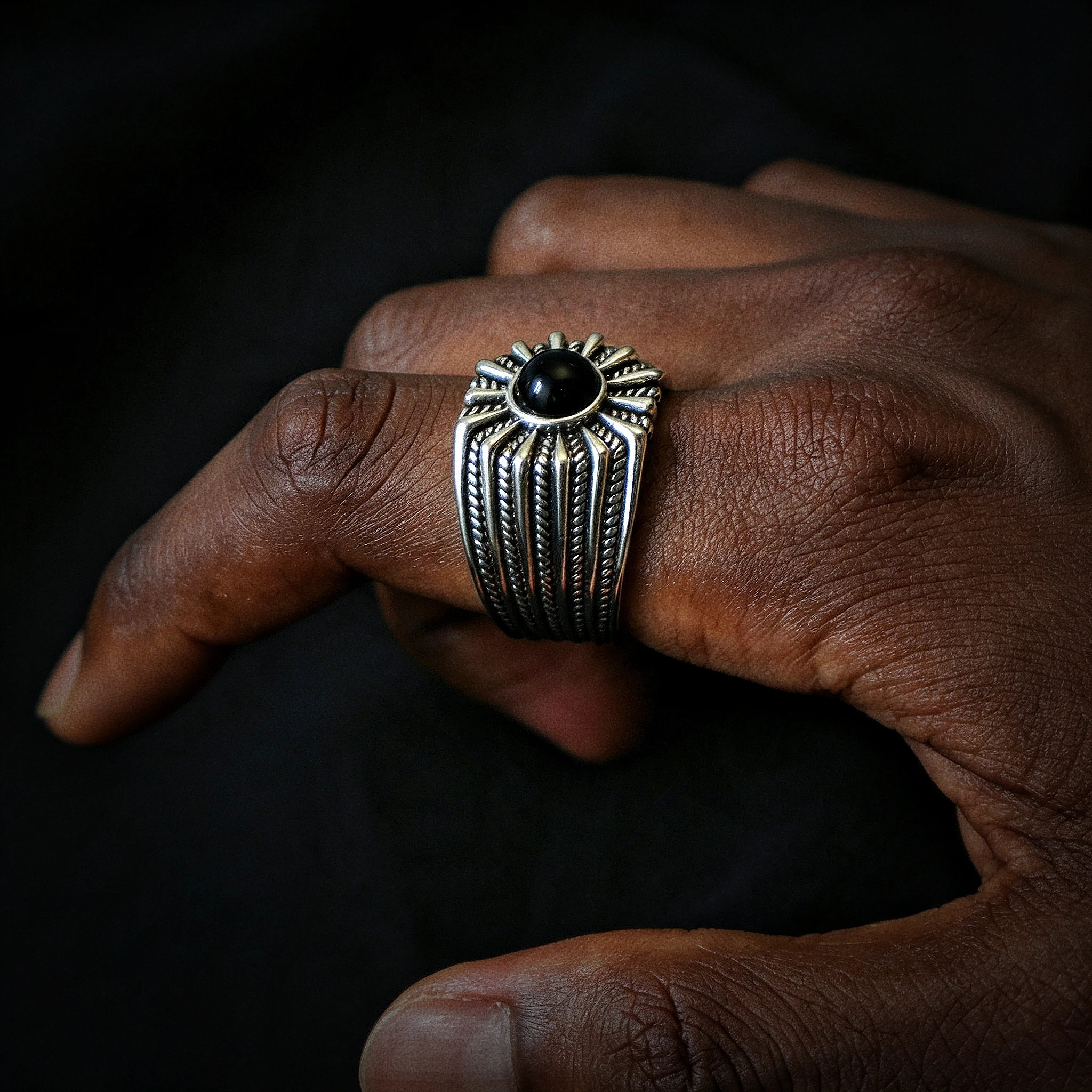 Retro-Ring „Sonnenblume“ mit schwarzem Zirkon, verstellbar, offener Ring für Herren, versilbertes Messing, Gothic-Punk-Schmuck, Hip-Hop-Accessoires, Geschenk