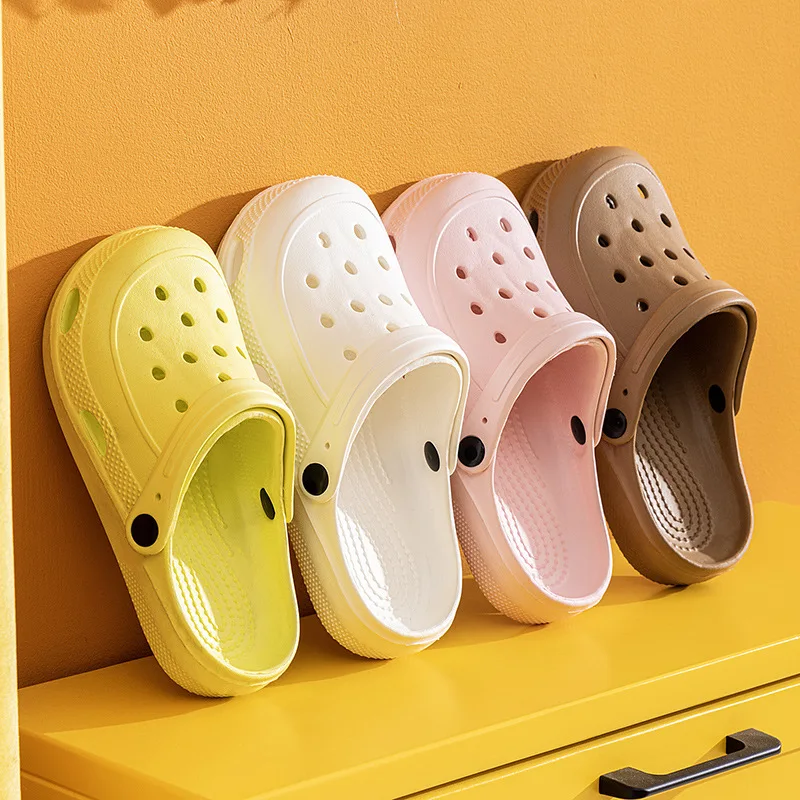 2024 New Men\'s and Women\'s Hole Shoes Summer Indoor and Outdoor Couples foam Light Drifting Shoes Beach Garden Shoes