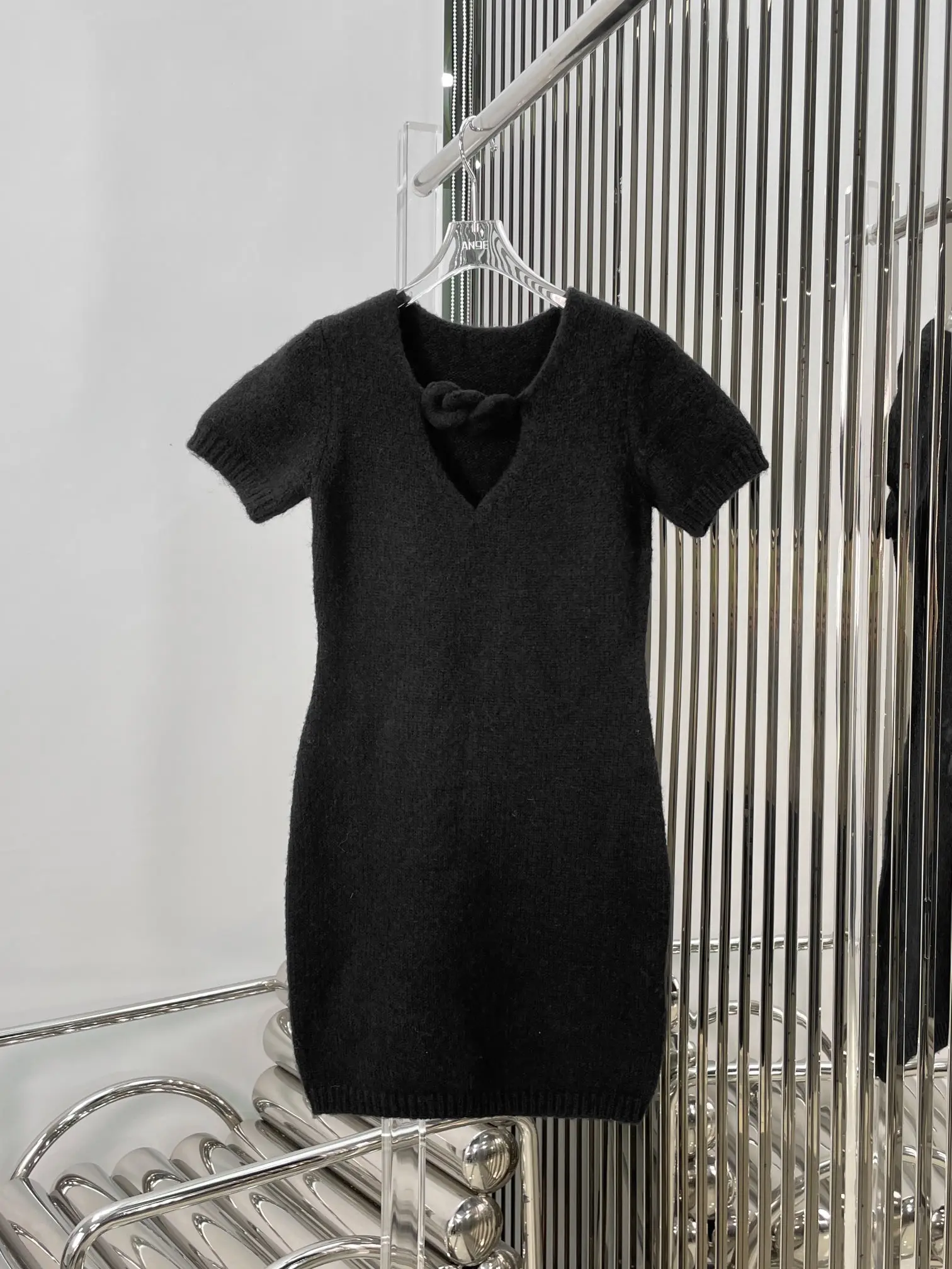 

2024 Spring/Summer New Women's Wear Black Chain Slim-Fit Knitted Short-Sleeved Dress 0322