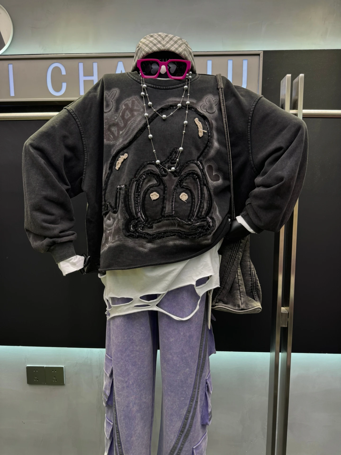 2025 Autumn New American Retro Patchwork Cartoon Duck Sweatshirt for Women Loose Round Neck Trendy Top Streetwear Women