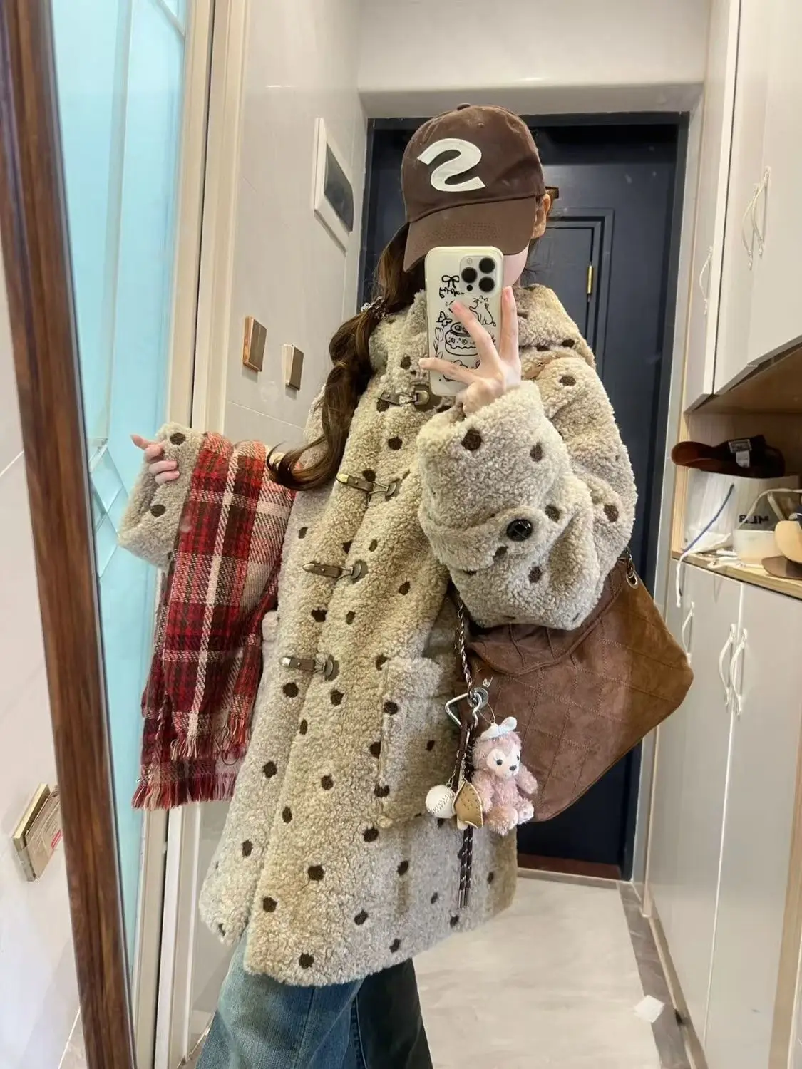 

Lamb Wool Jacket Women Top Woman Faux Shearling Textural Construction Zip-Through Front Winter Essential Practical Pocket Detail