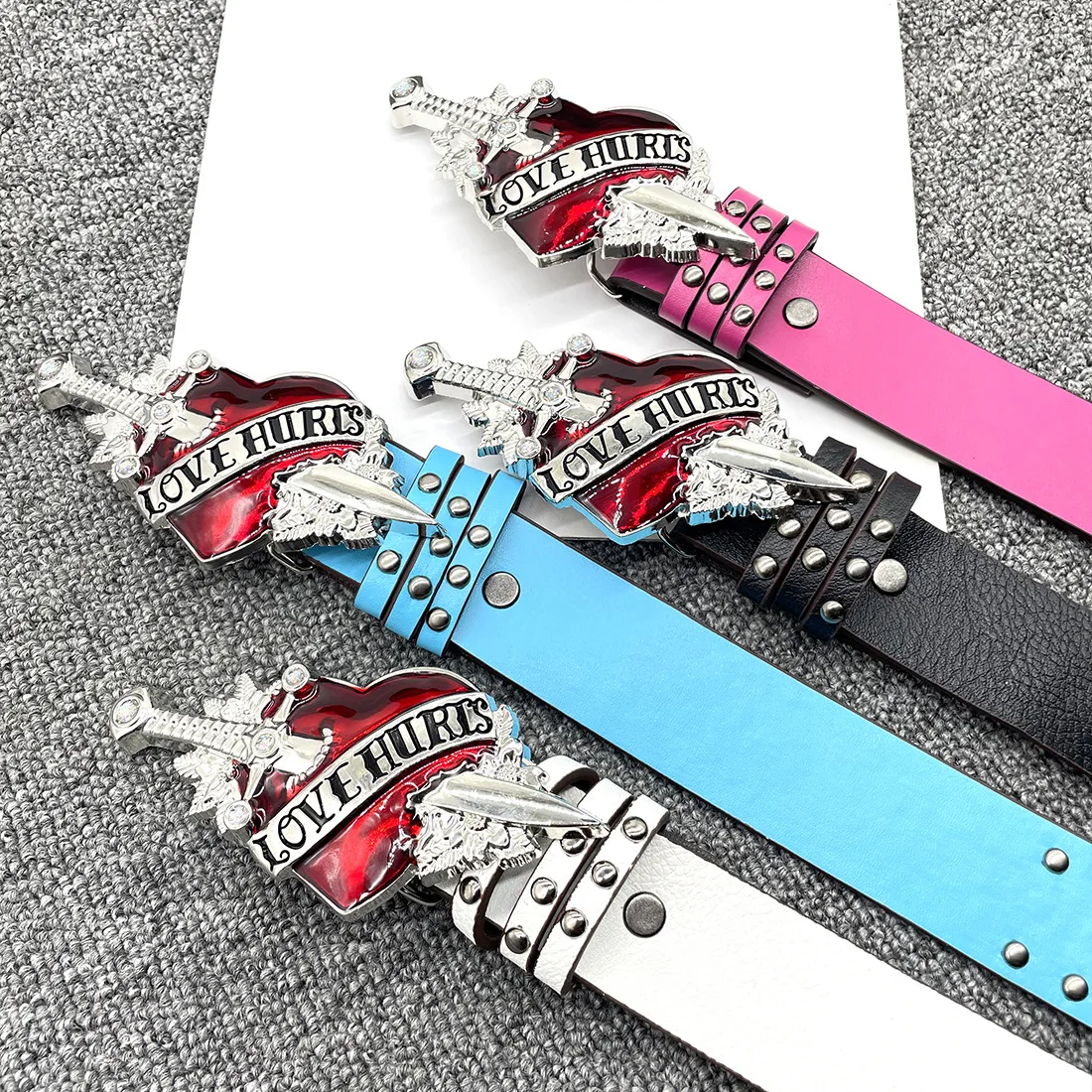 

Джинсовый ремень унисекс Goth Y2K — пояс с заклепками в стиле панк и деталями в виде красного сердца | Роскошный высококачественный модный аксессуар для женщин и мужчин