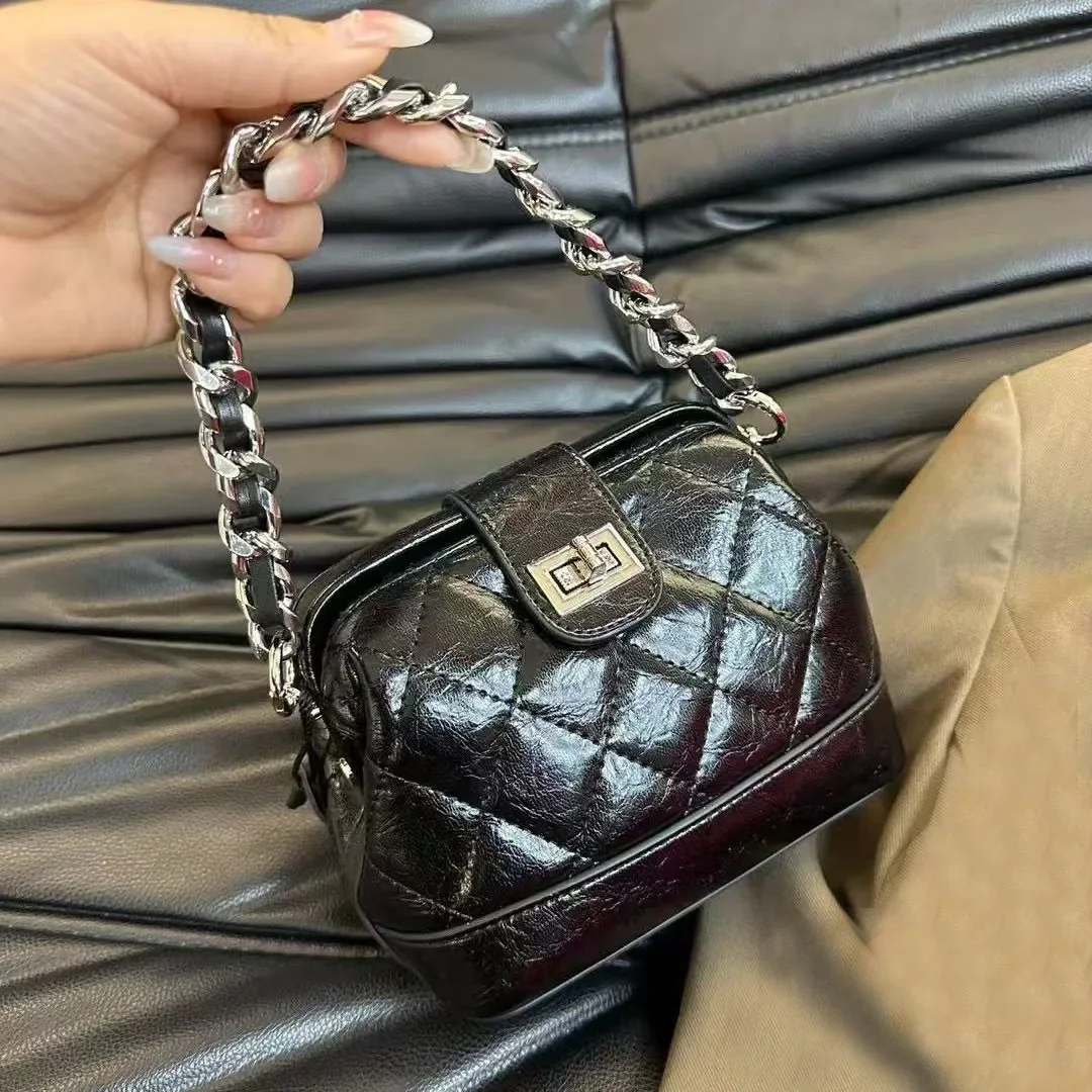 

2025 new fashionable, simple, casual, versatile diamond grid chain shoulder crossbody clip shell bag