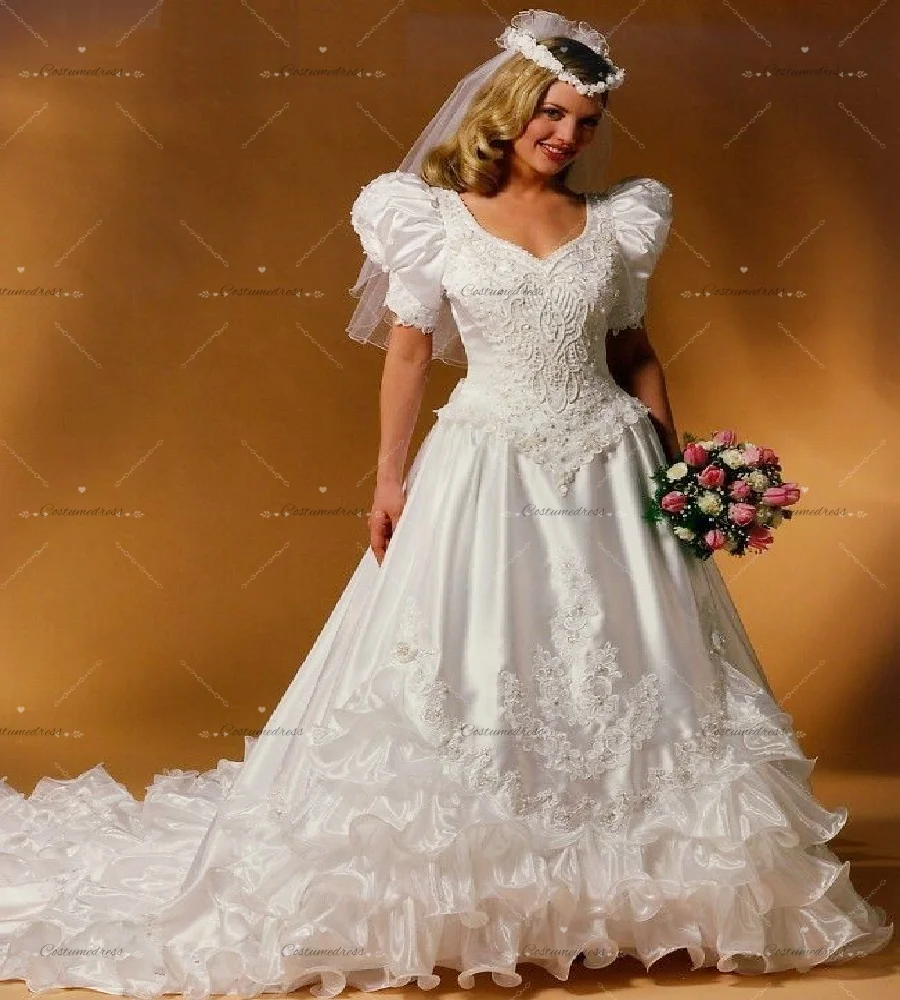 Vestido de Novia Vintage de los 90 con Volantes, Manga Corta, Cuello en V, Estilo Hippie Bohemio para Bodas al Aire Libre, con Encaje y Cuentas